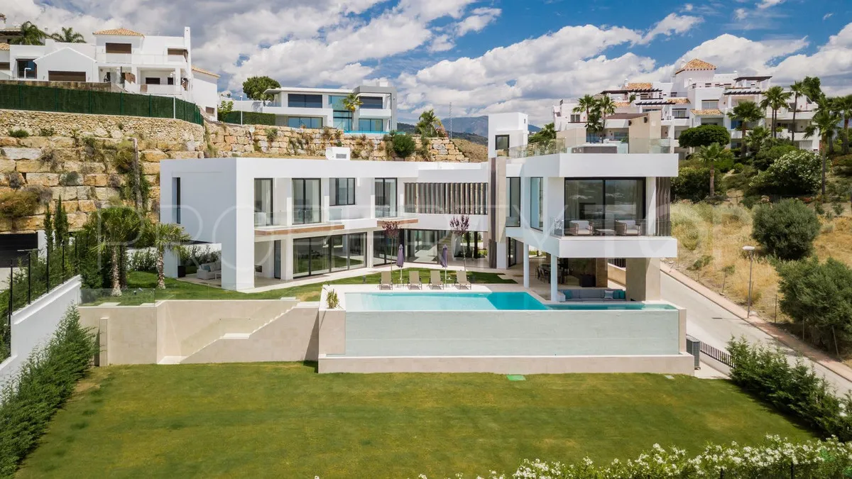 Villa en venta con 5 dormitorios en Benahavis