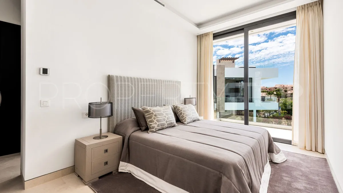 Villa en venta con 5 dormitorios en Benahavis