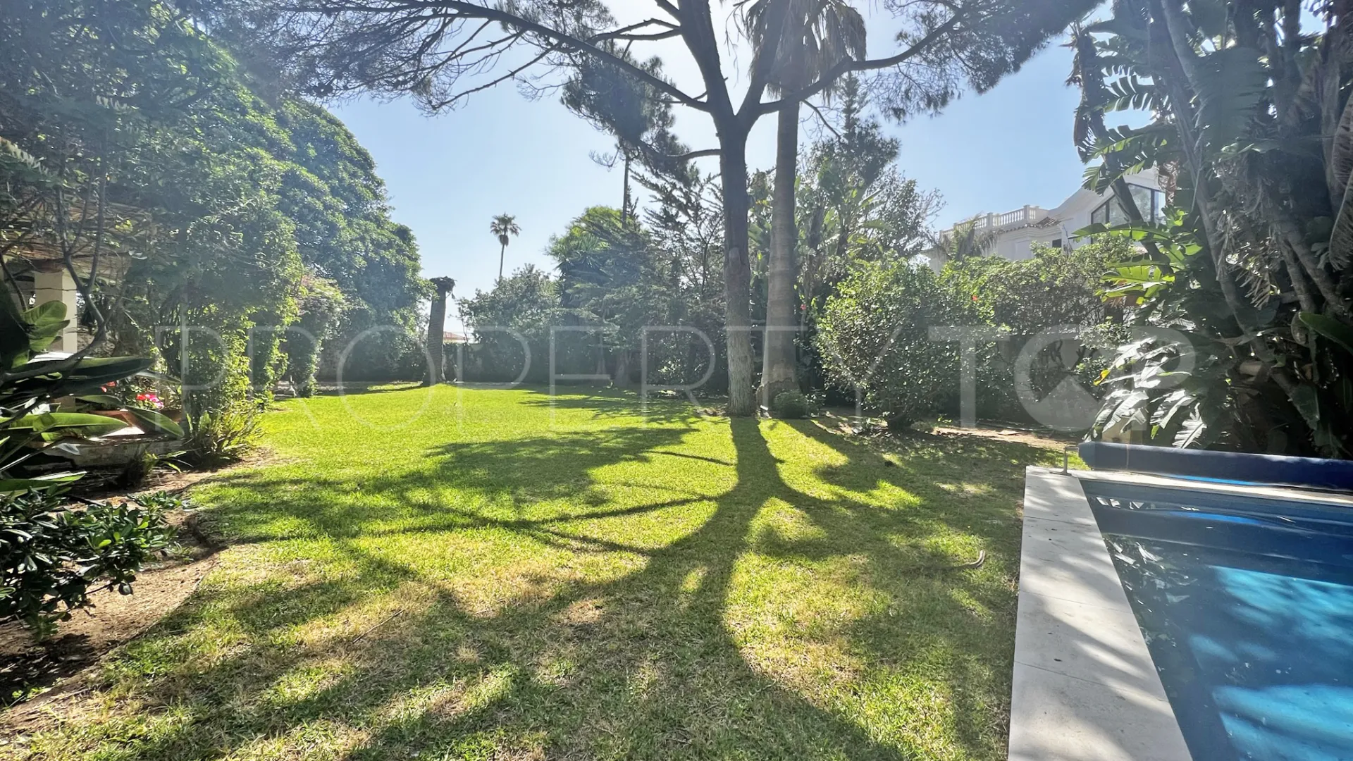 Buy 4 bedrooms villa in Casasola