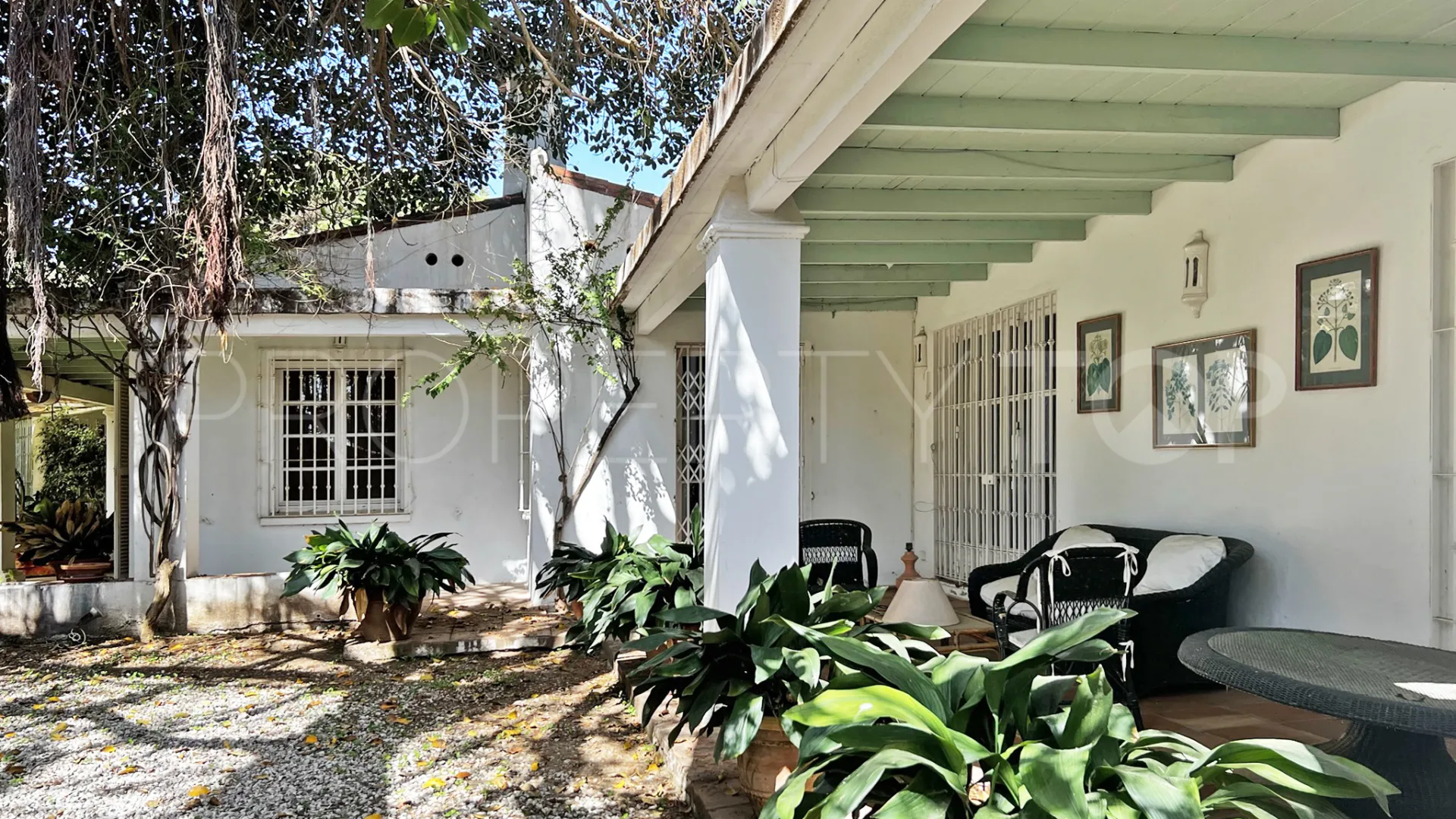 Buy 4 bedrooms villa in Casasola