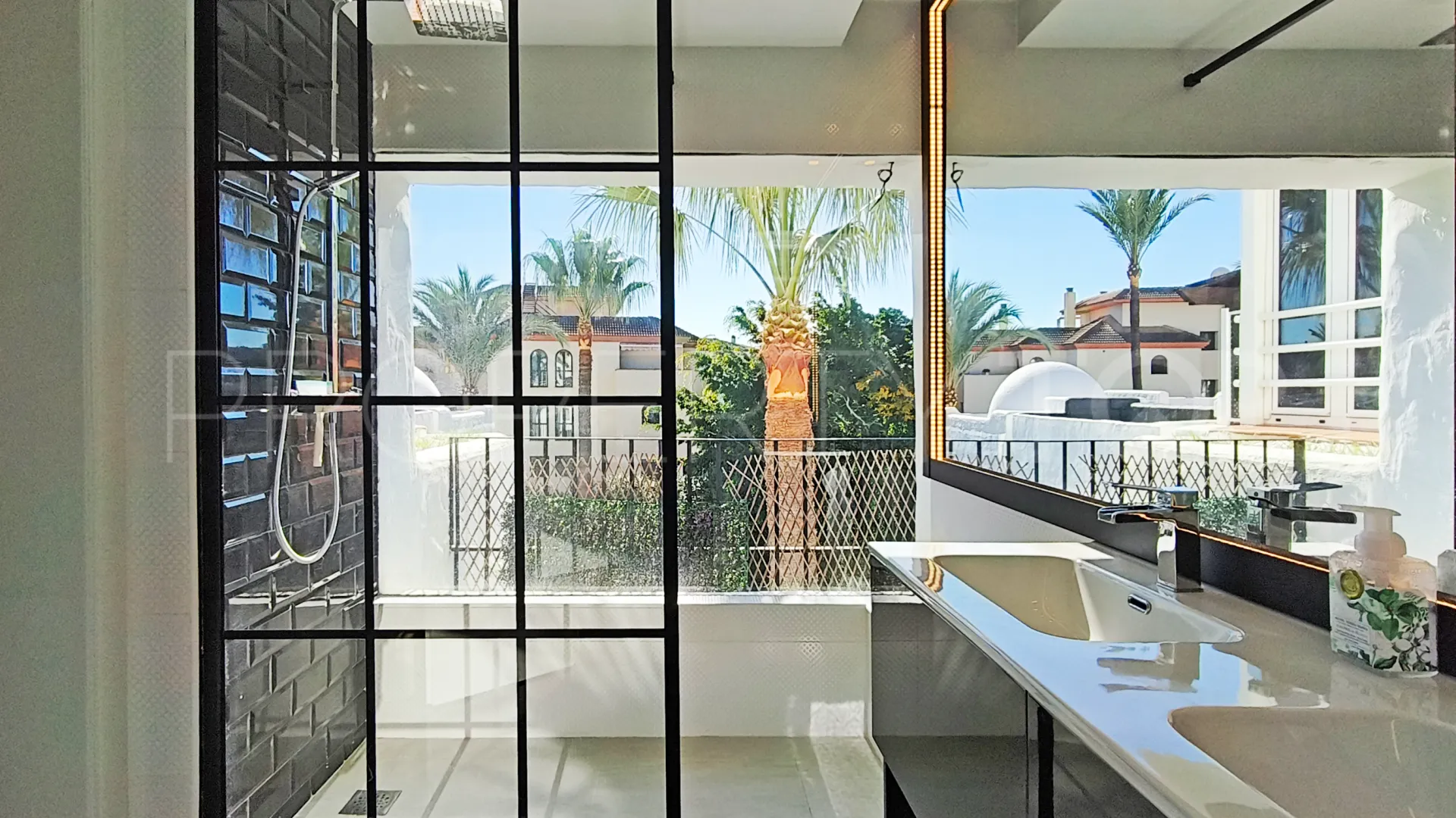 Duplex de 4 dormitorios en venta en Alcazaba