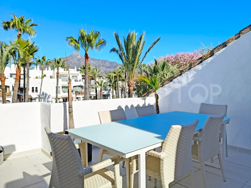 Duplex de 4 dormitorios en venta en Alcazaba