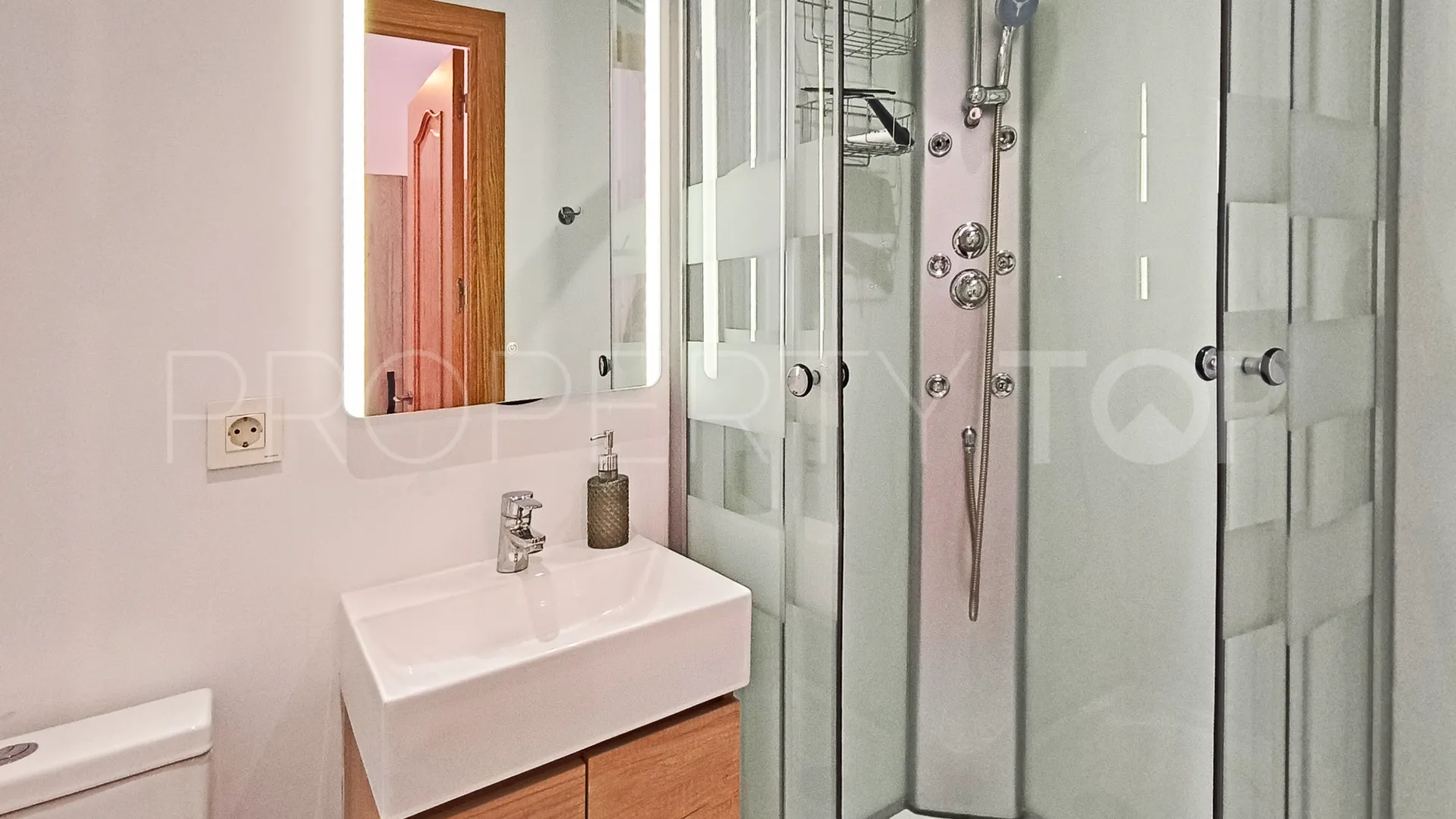 Duplex de 4 dormitorios en venta en Alcazaba