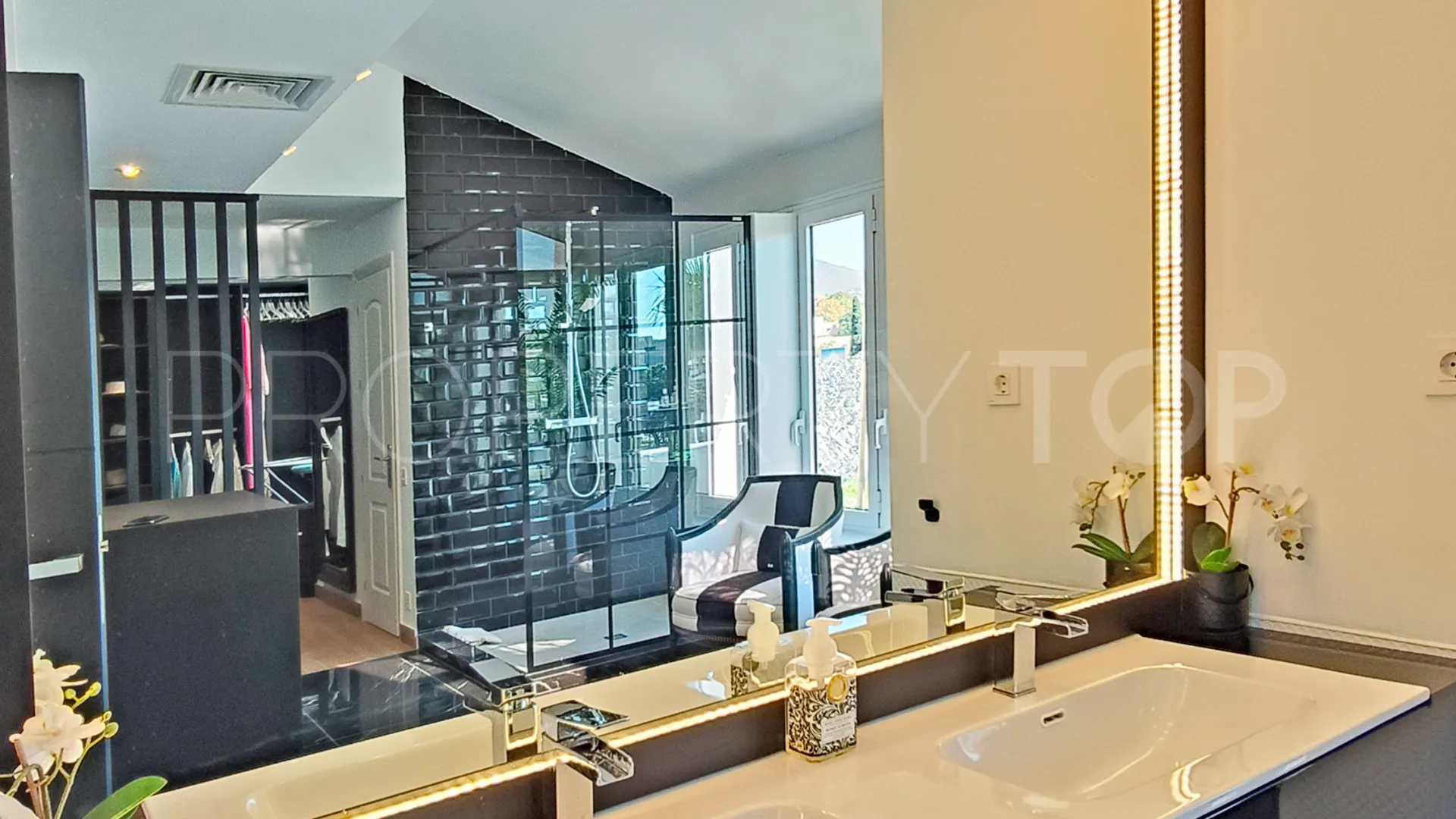 Duplex de 4 dormitorios en venta en Alcazaba