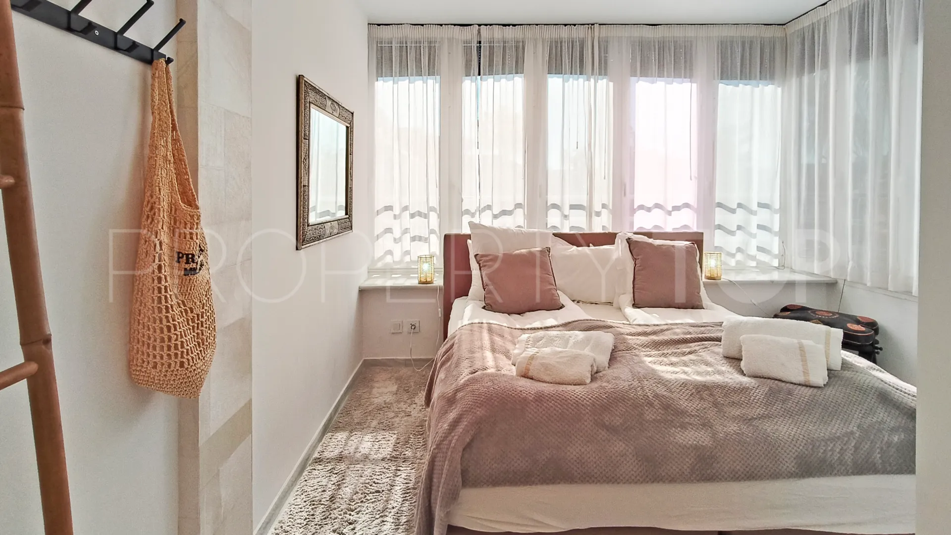 Duplex de 4 dormitorios en venta en Alcazaba