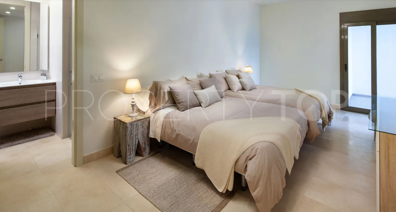 Duplex en venta en Finca Cortesin