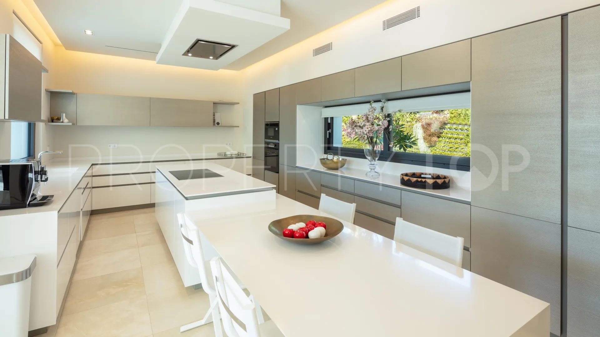 Villa for sale in La Cerquilla with 6 bedrooms