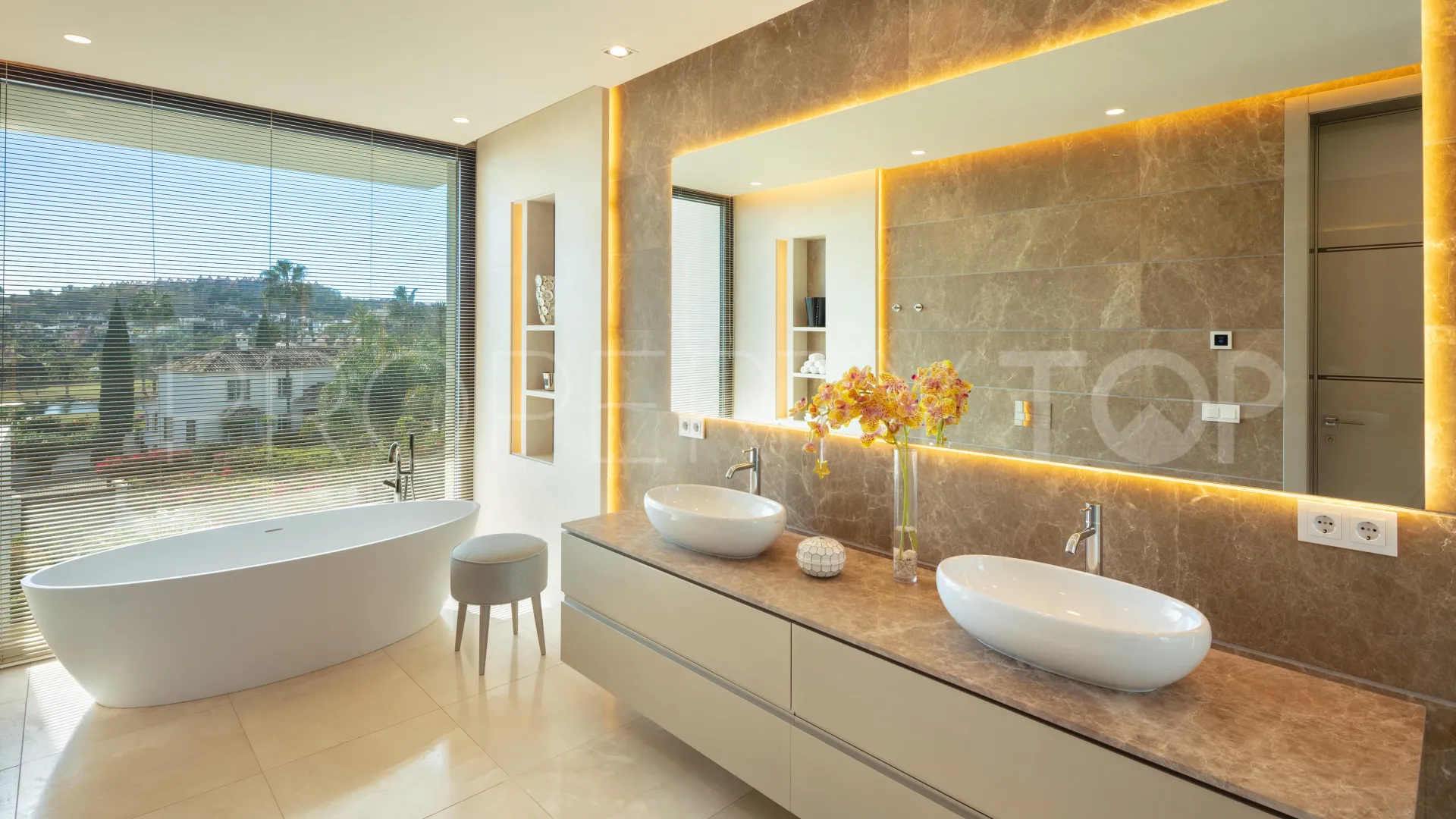 Villa for sale in La Cerquilla with 6 bedrooms