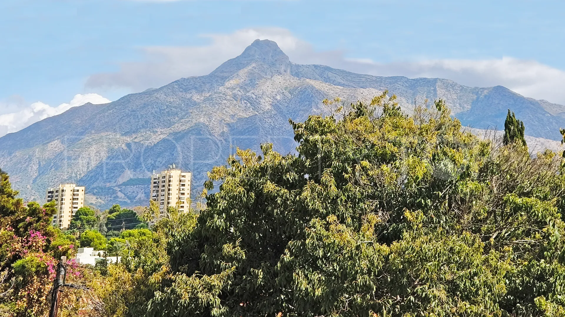 For sale duplex in Nueva Andalucia