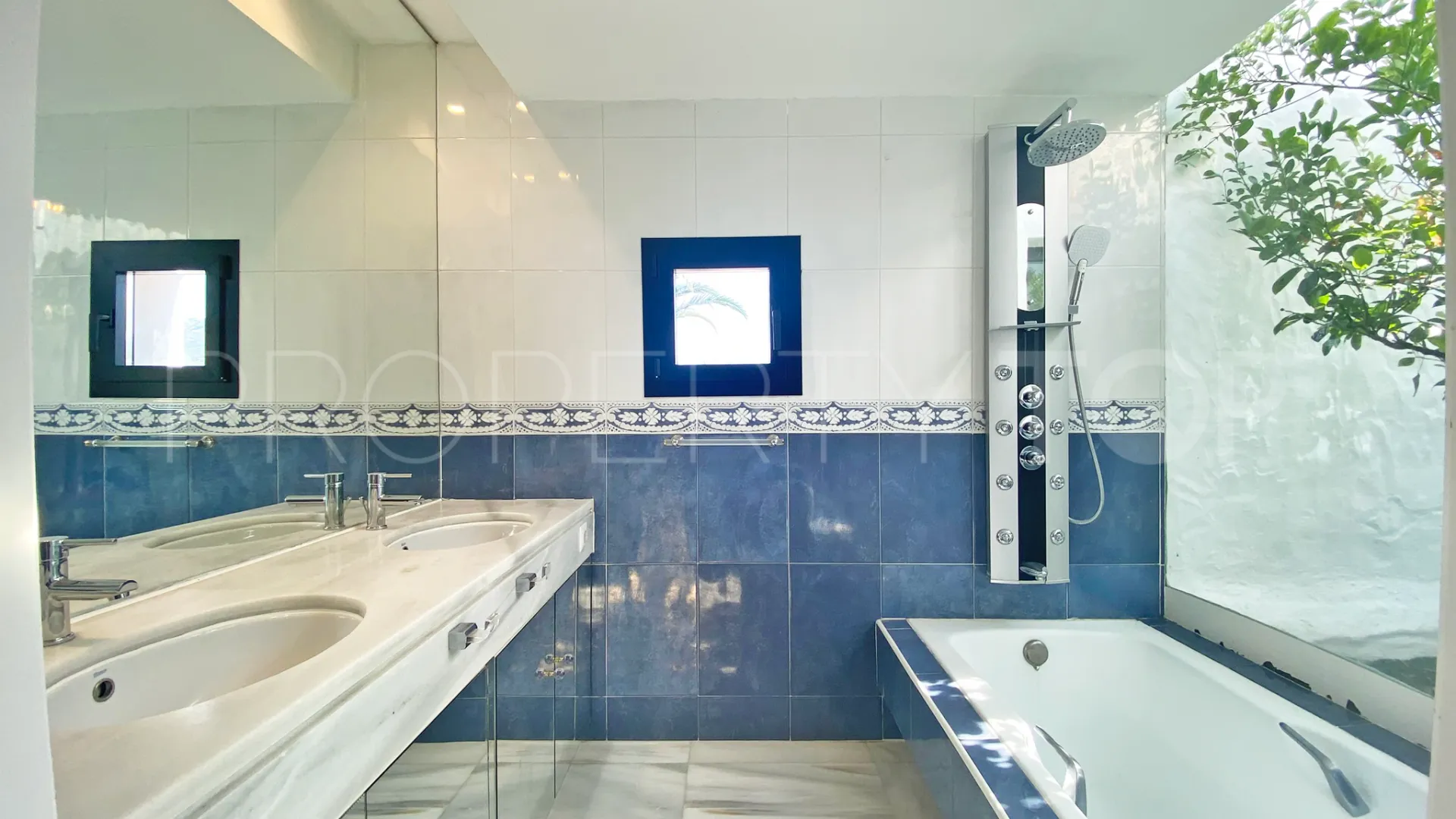 Duplex penthouse in Alcazaba for sale