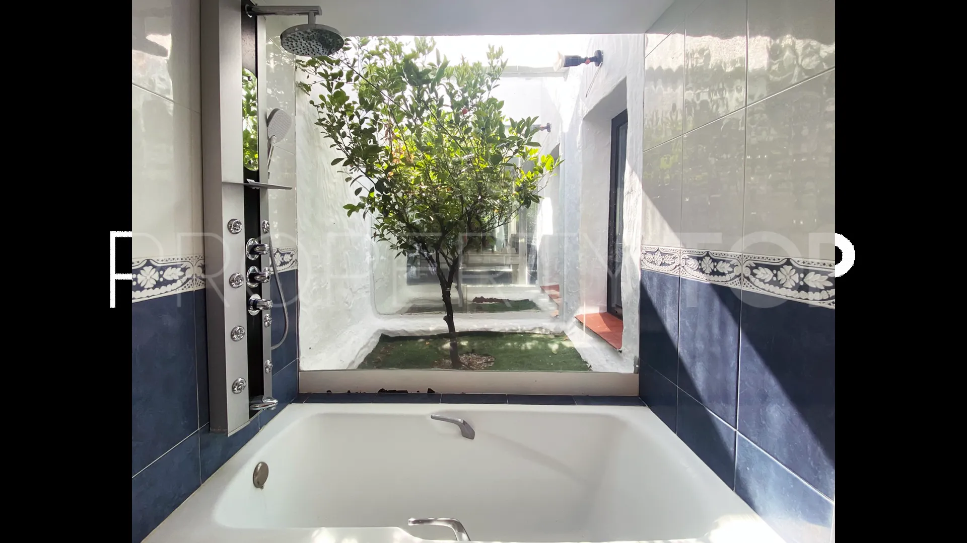Duplex penthouse in Alcazaba for sale