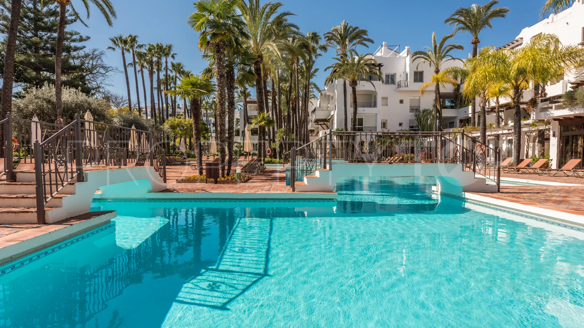 Duplex penthouse in Alcazaba for sale
