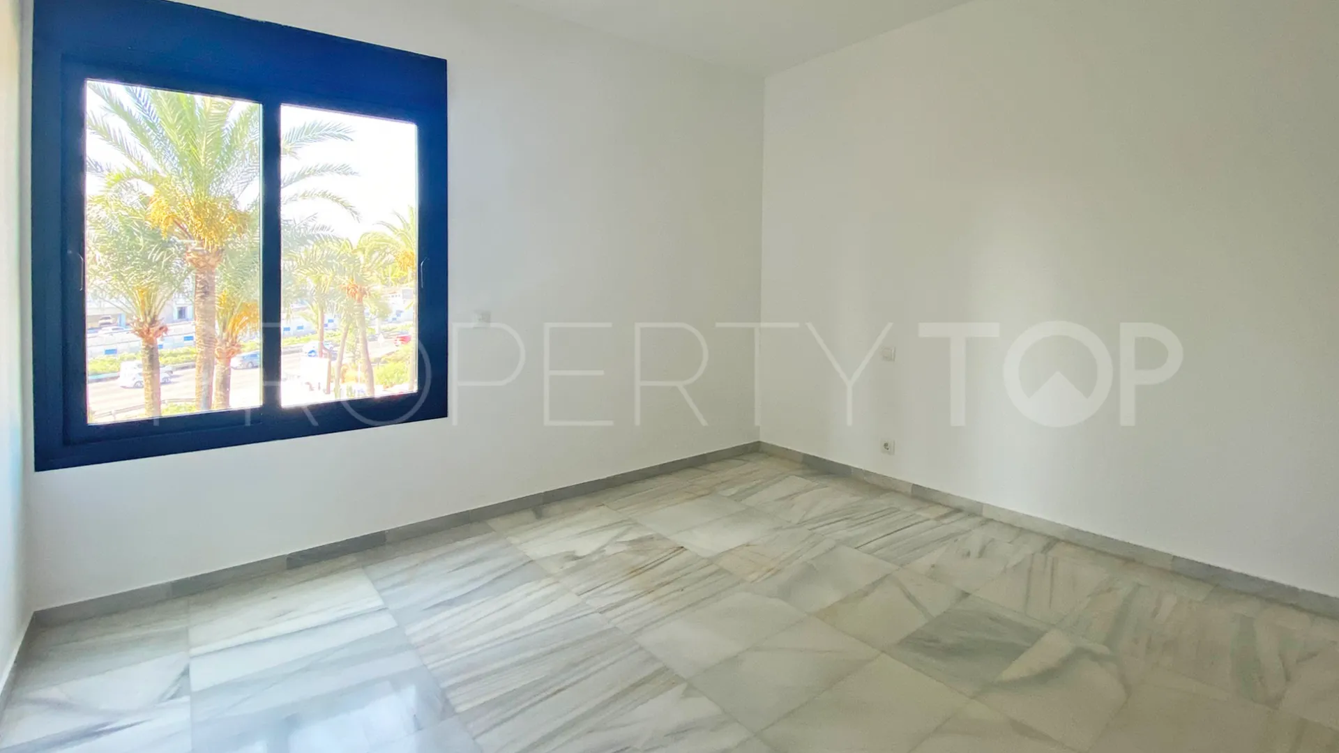 Duplex penthouse in Alcazaba for sale