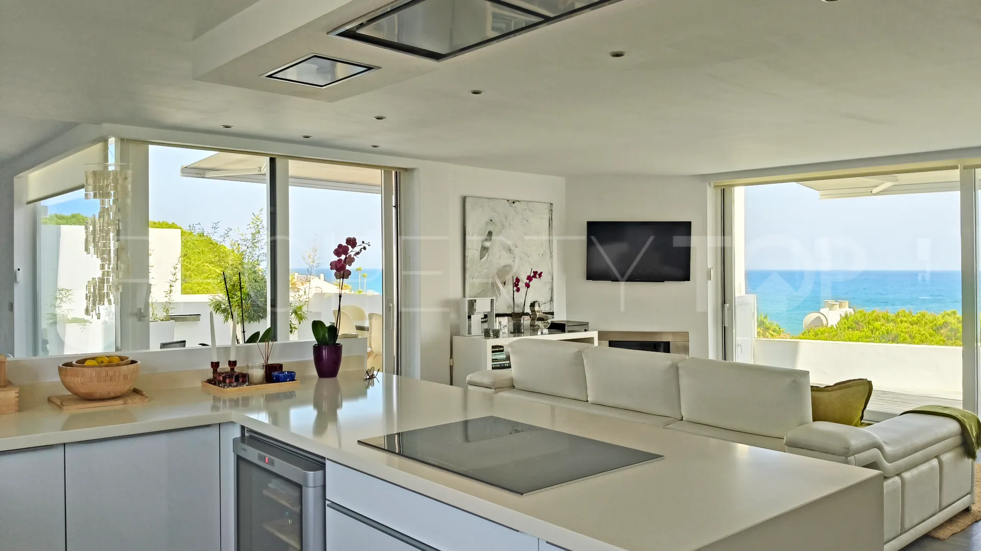 For sale penthouse in Calahonda Playa