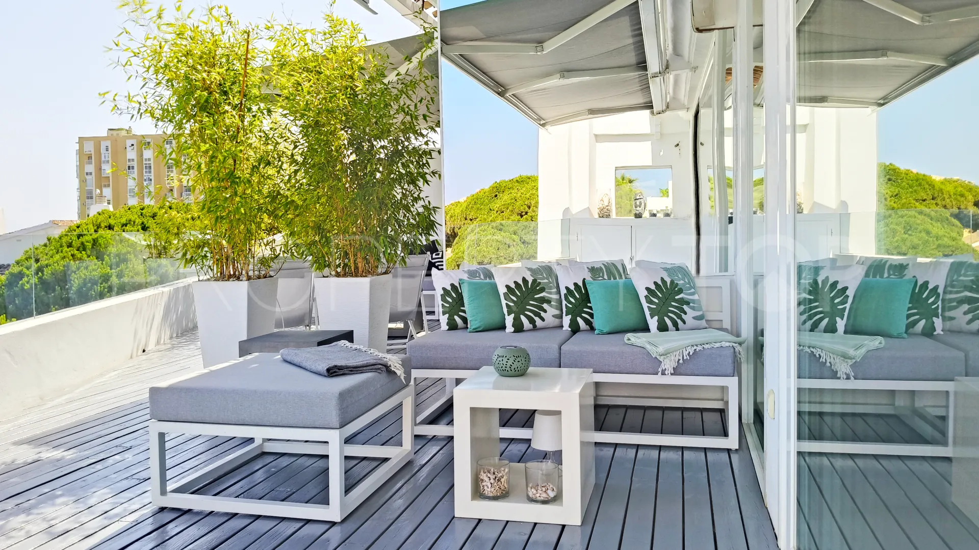 For sale penthouse in Calahonda Playa