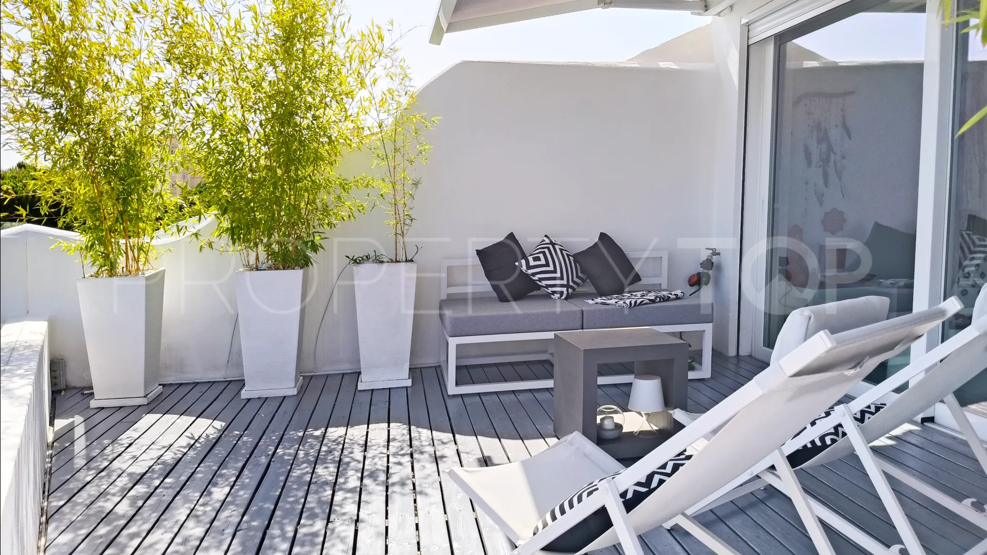 For sale penthouse in Calahonda Playa