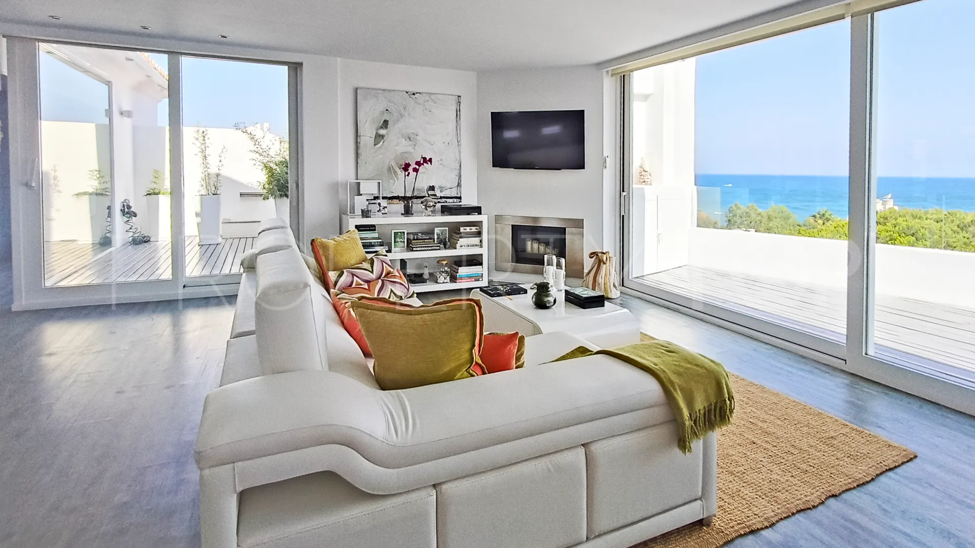 For sale penthouse in Calahonda Playa