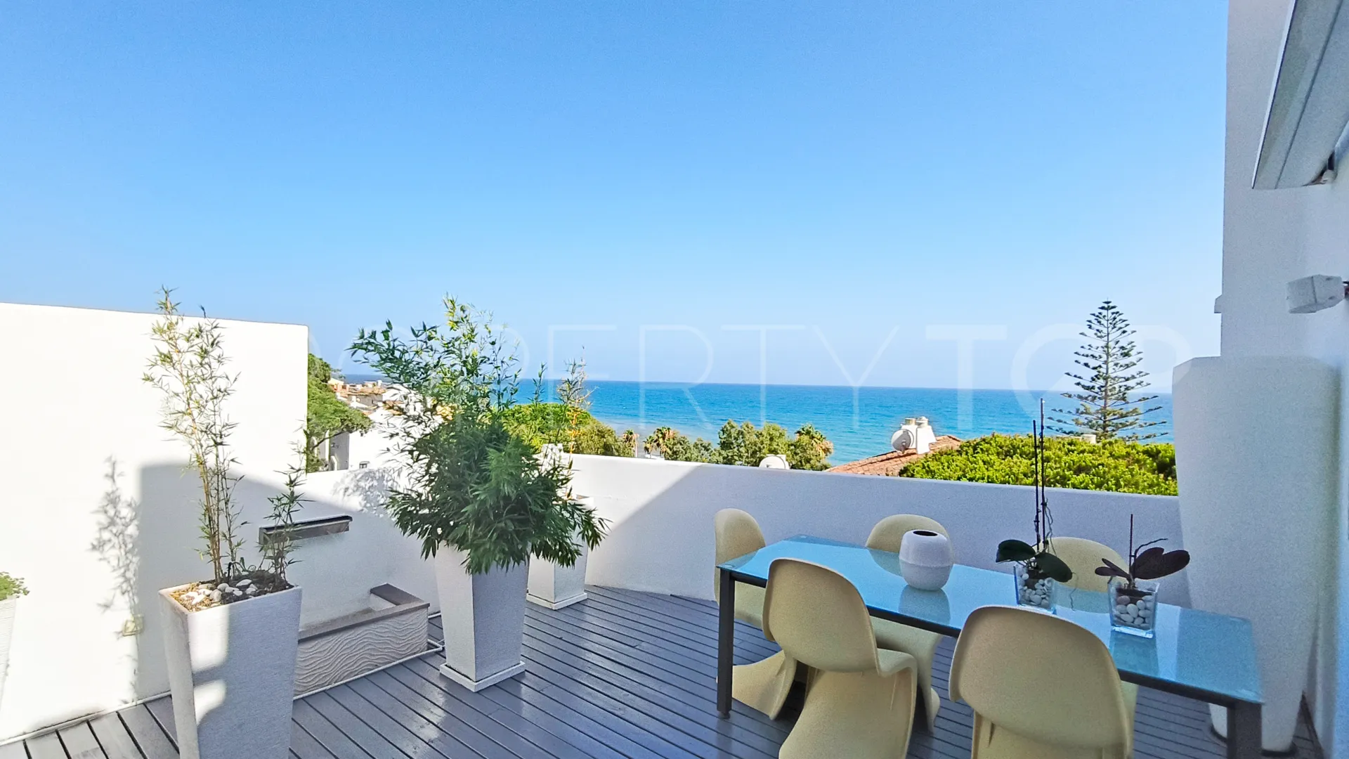 For sale penthouse in Calahonda Playa