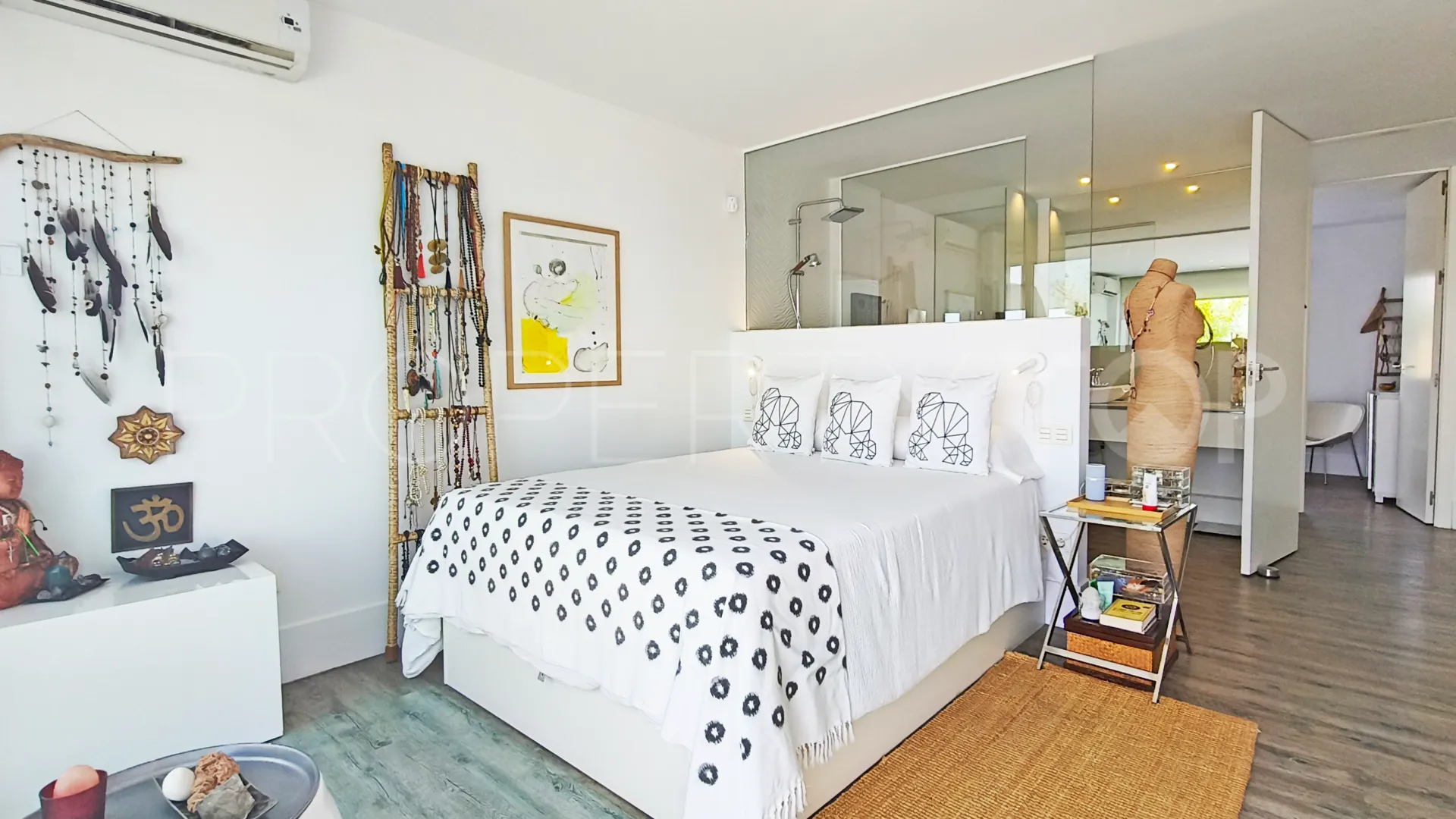 For sale penthouse in Calahonda Playa