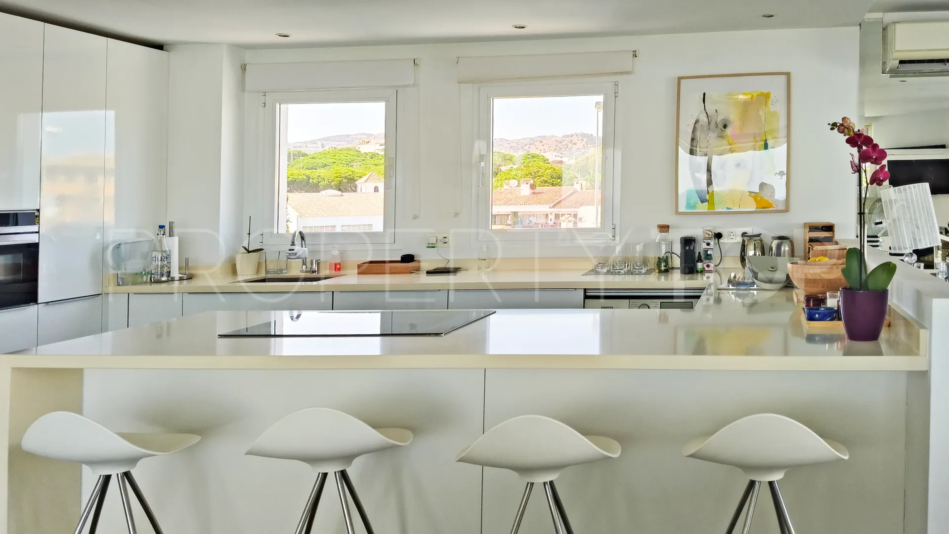 For sale penthouse in Calahonda Playa