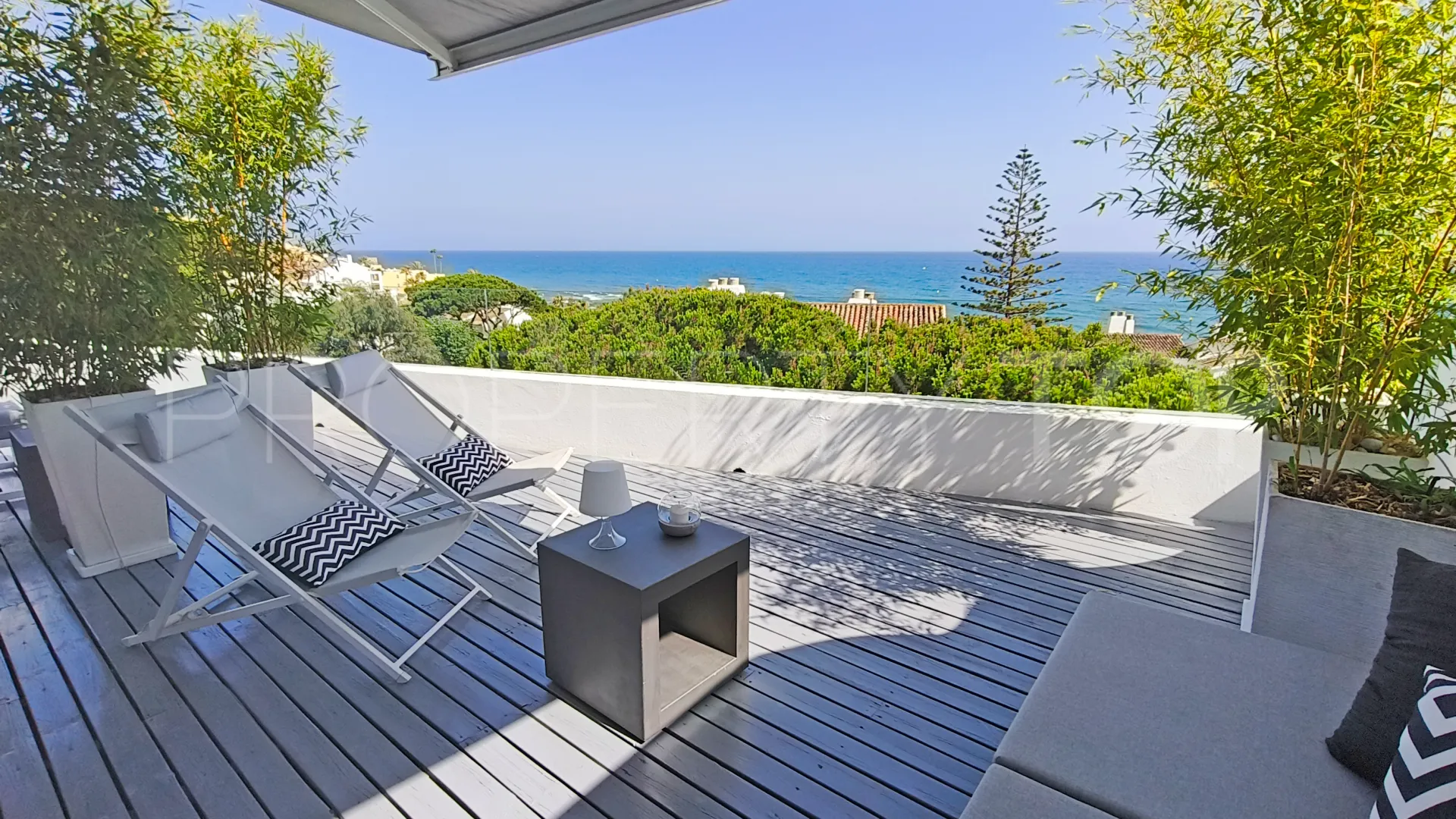 For sale penthouse in Calahonda Playa