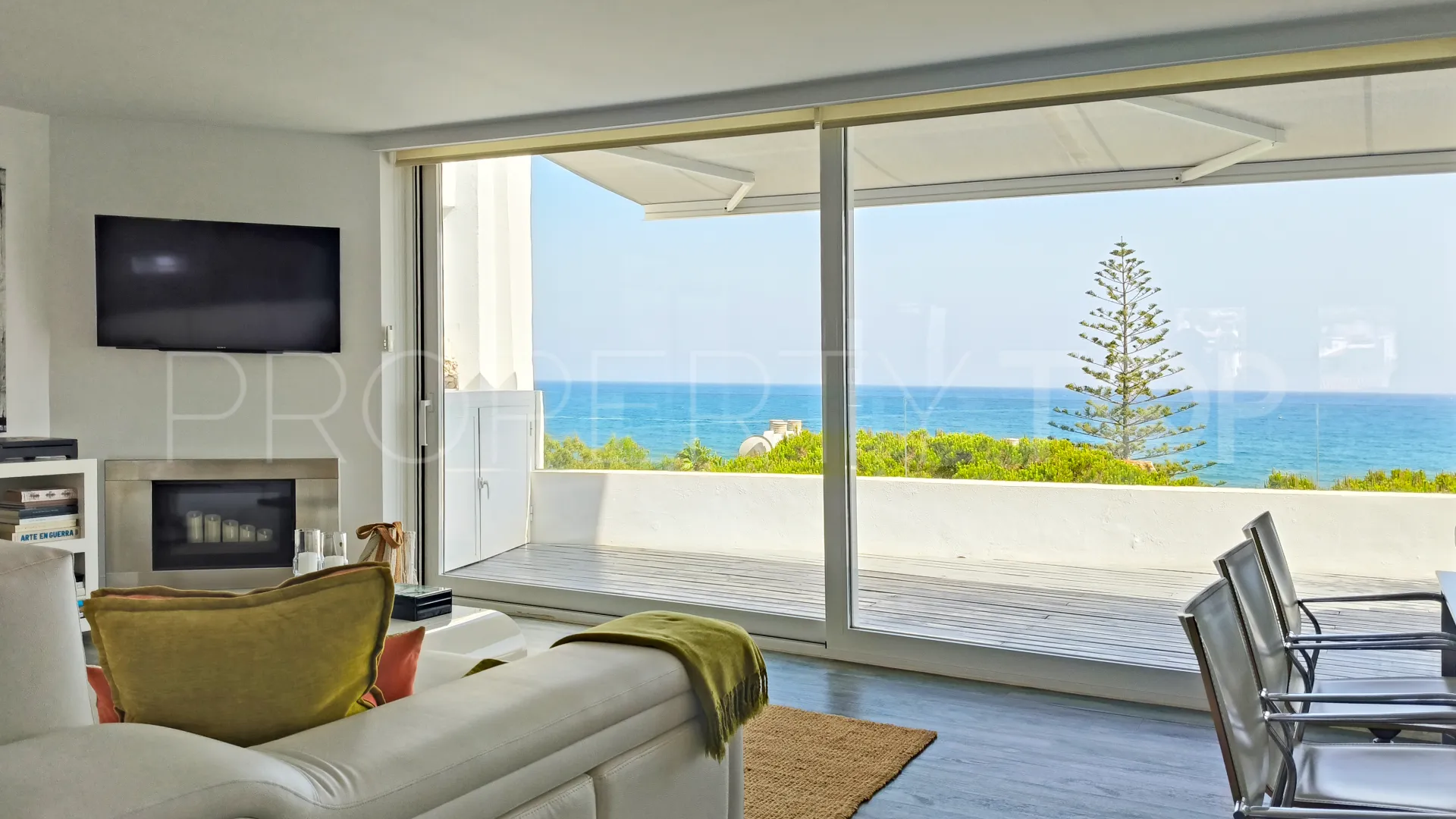 For sale penthouse in Calahonda Playa