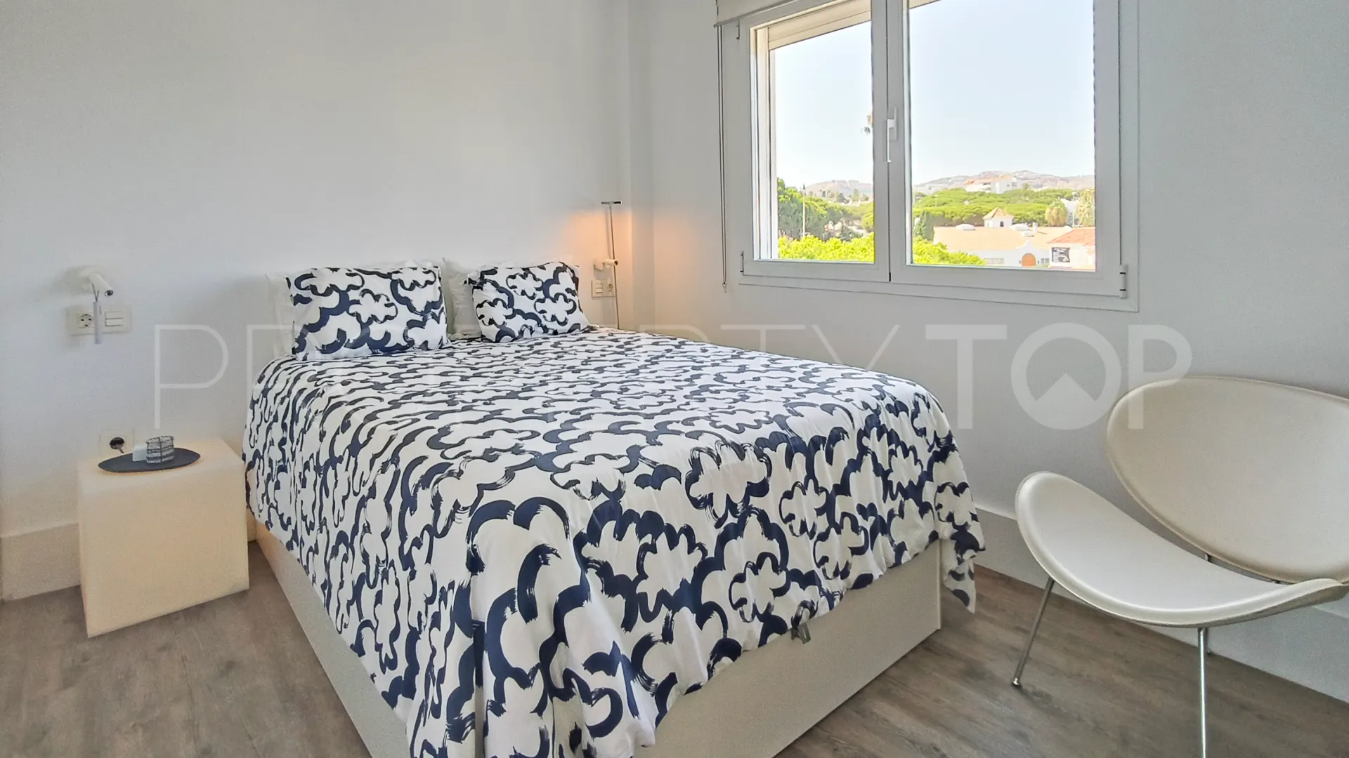 For sale penthouse in Calahonda Playa