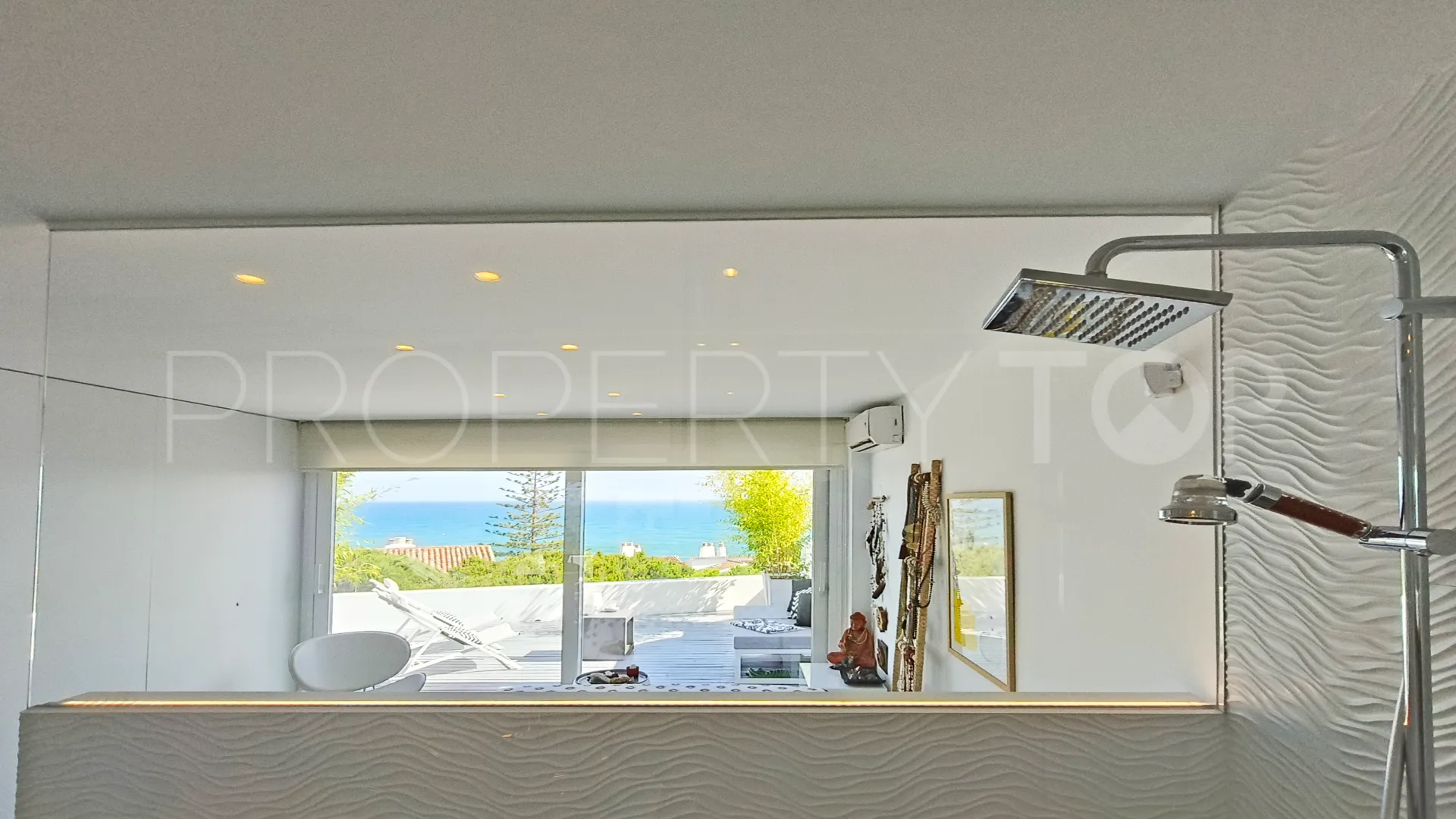 For sale penthouse in Calahonda Playa