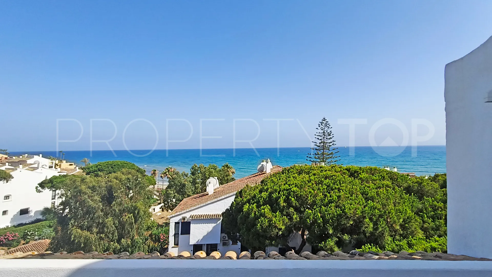 For sale penthouse in Calahonda Playa