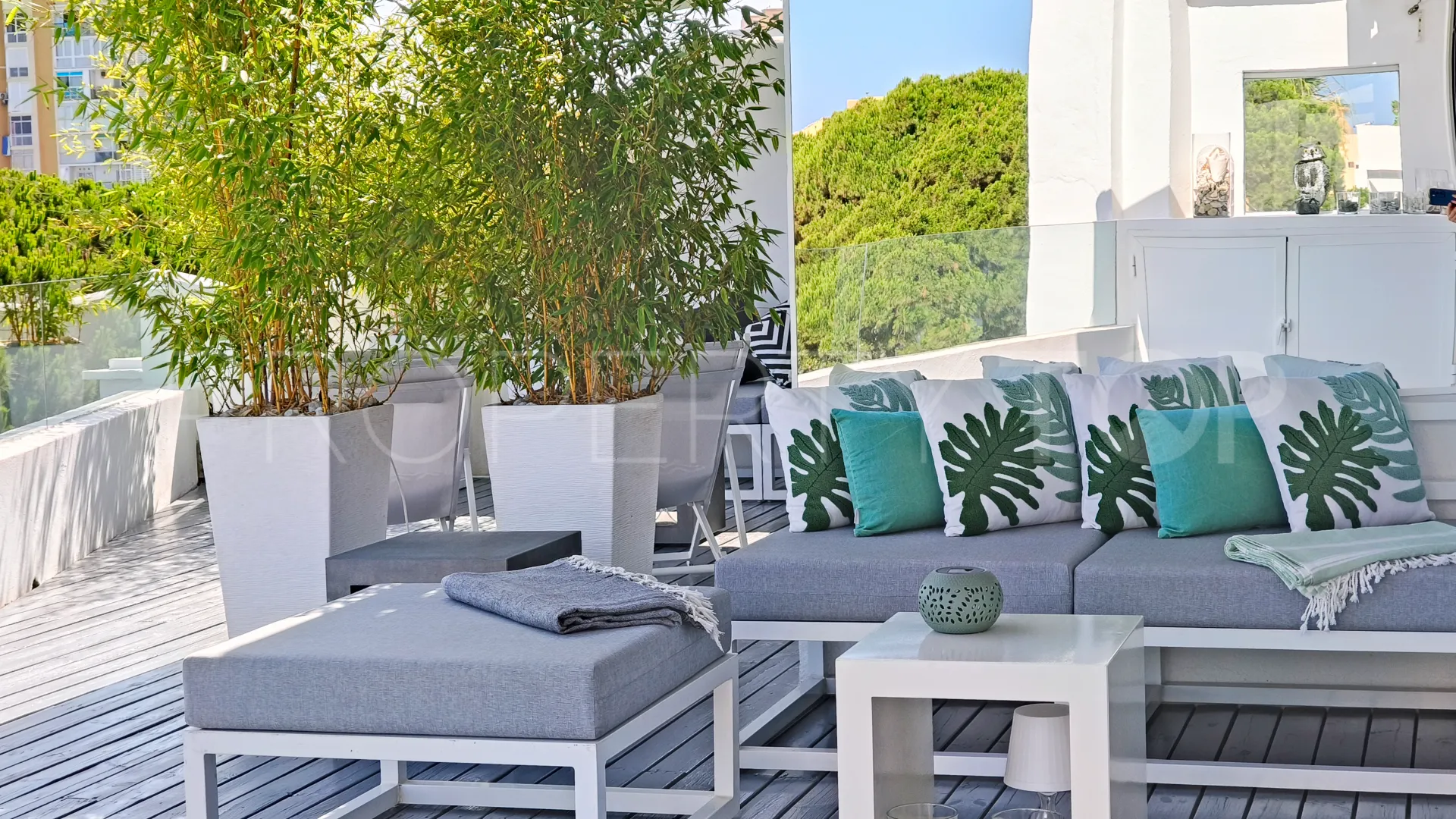 For sale penthouse in Calahonda Playa