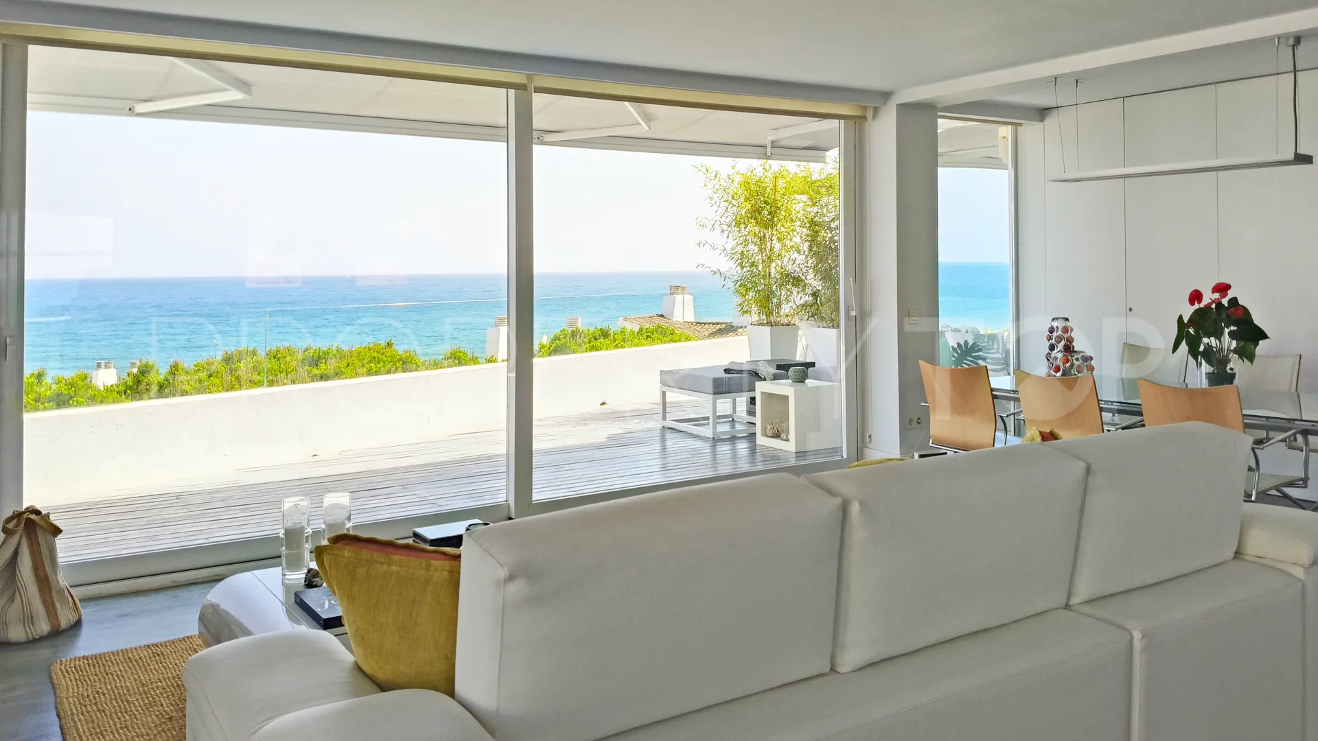 For sale penthouse in Calahonda Playa