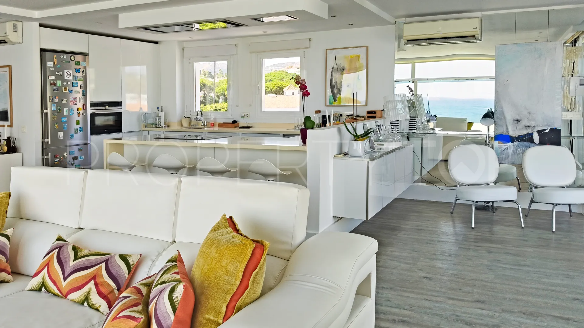 For sale penthouse in Calahonda Playa