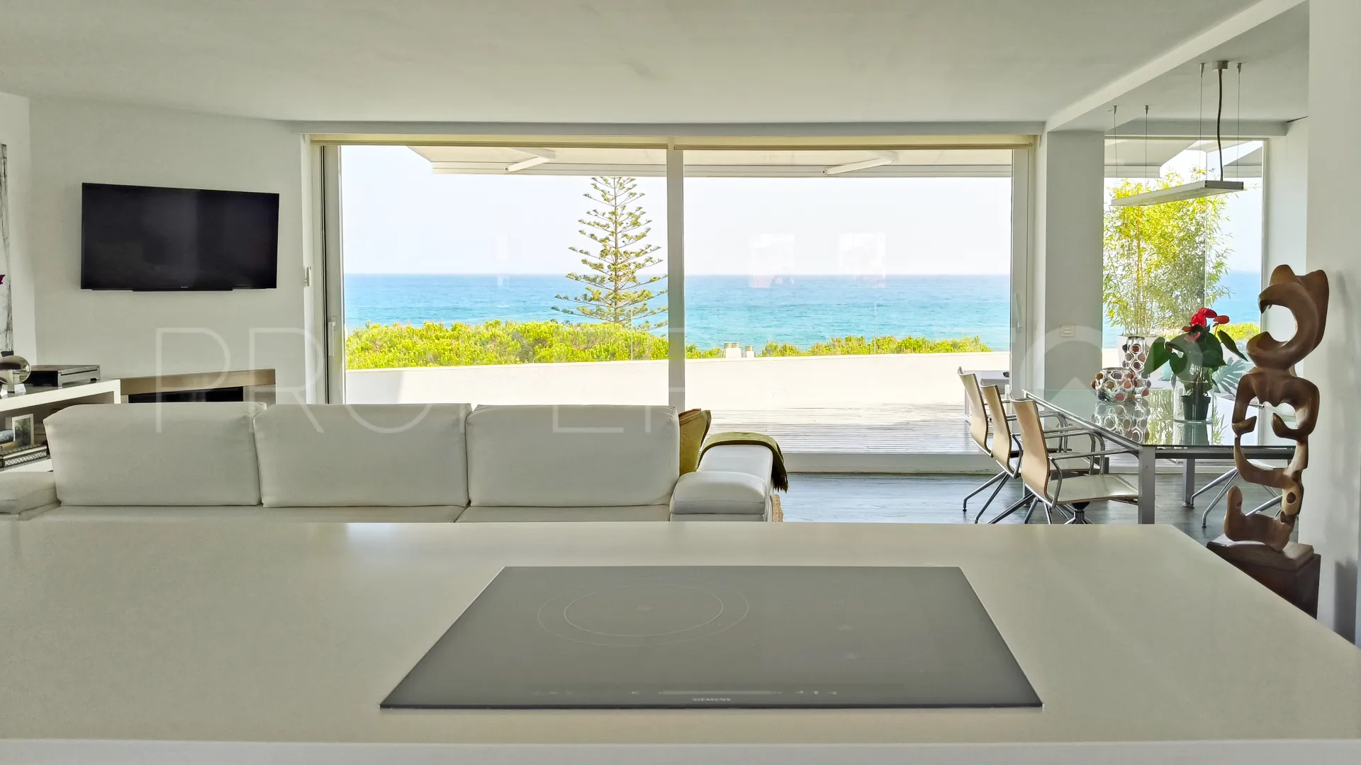 For sale penthouse in Calahonda Playa