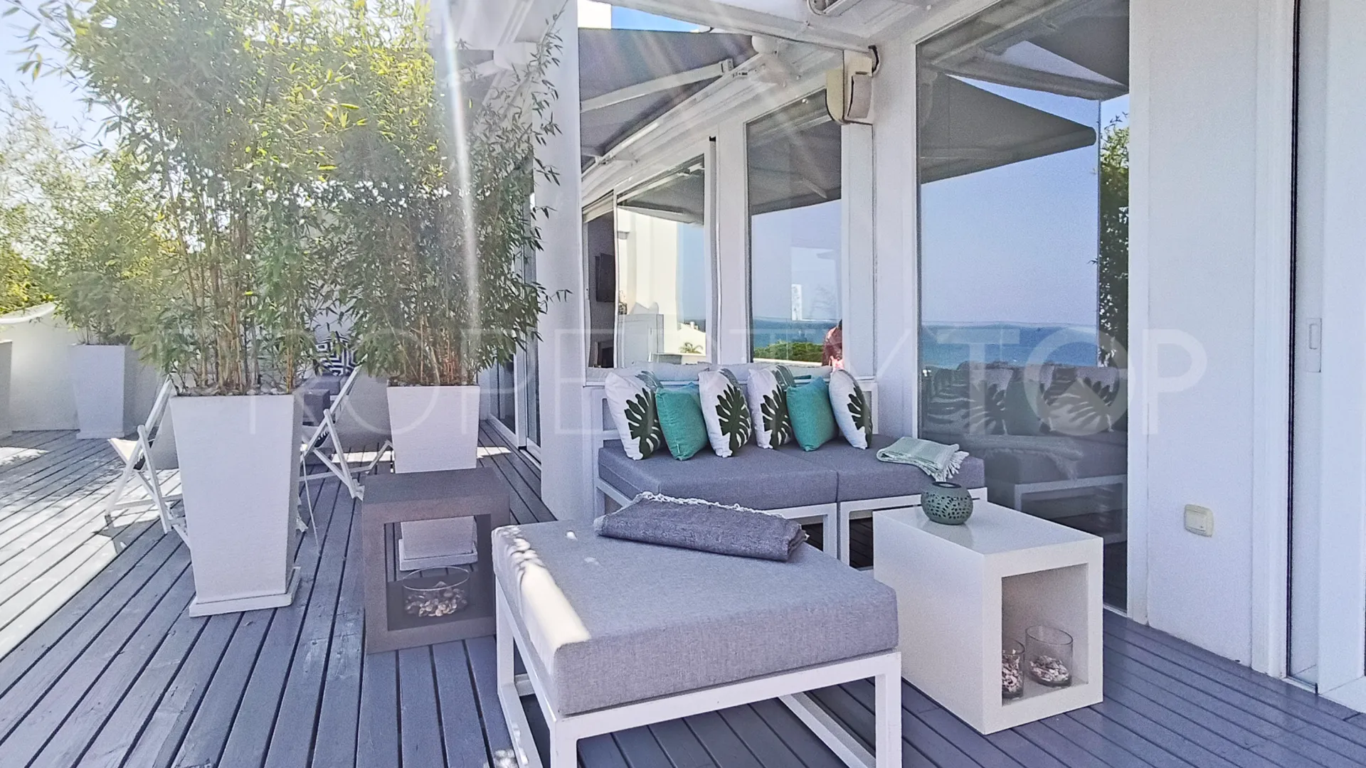 For sale penthouse in Calahonda Playa