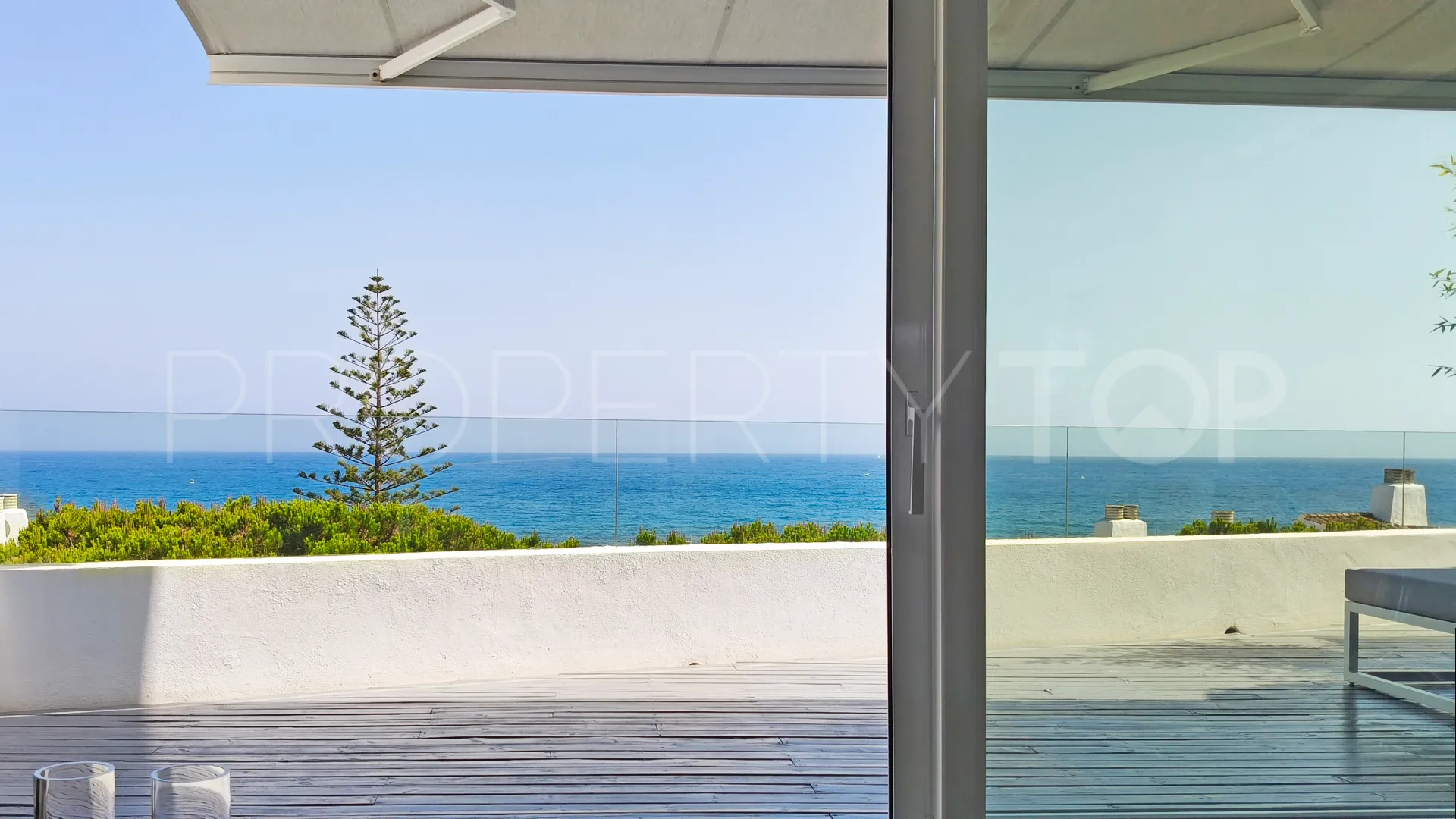 For sale penthouse in Calahonda Playa