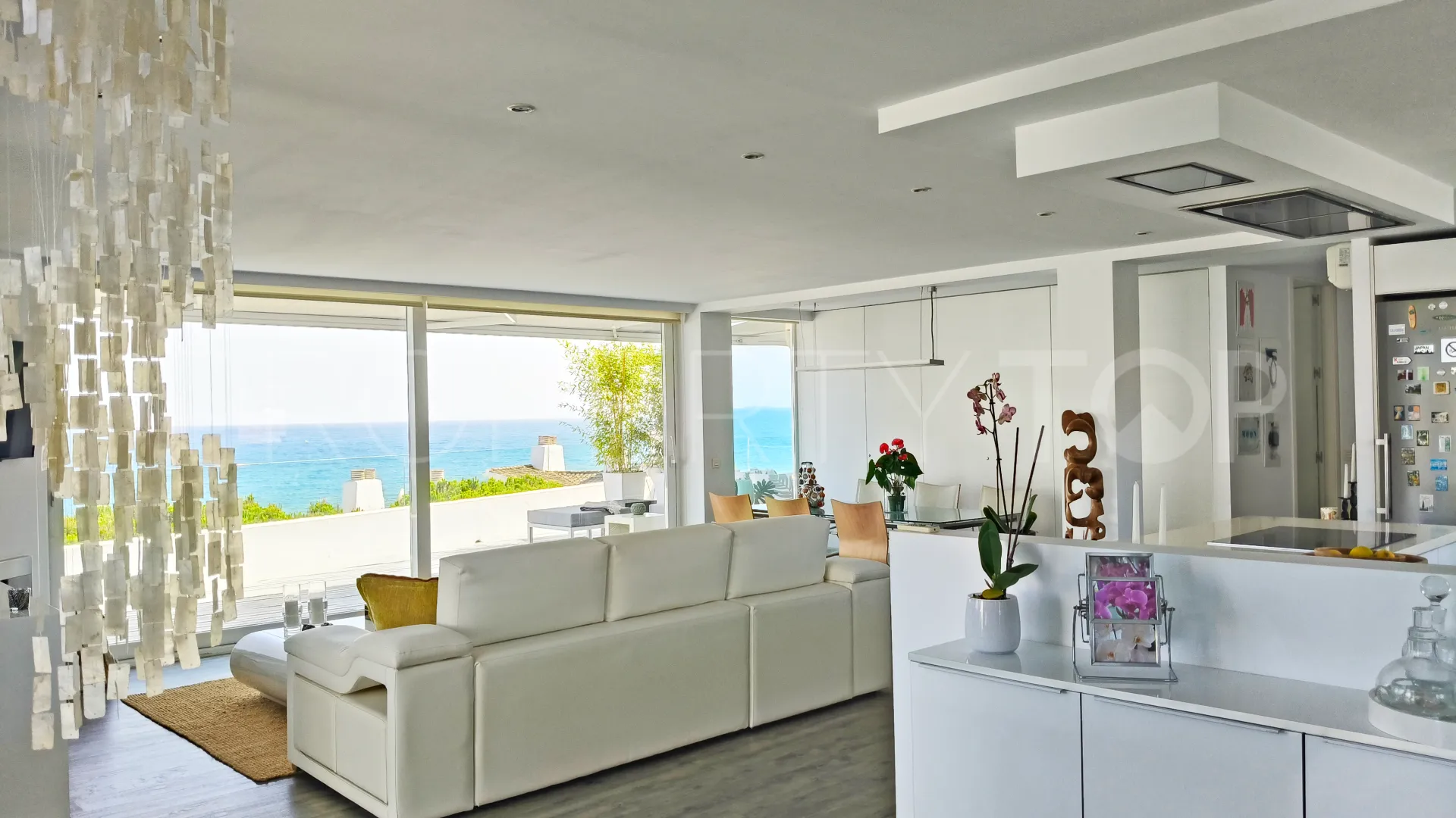 For sale penthouse in Calahonda Playa