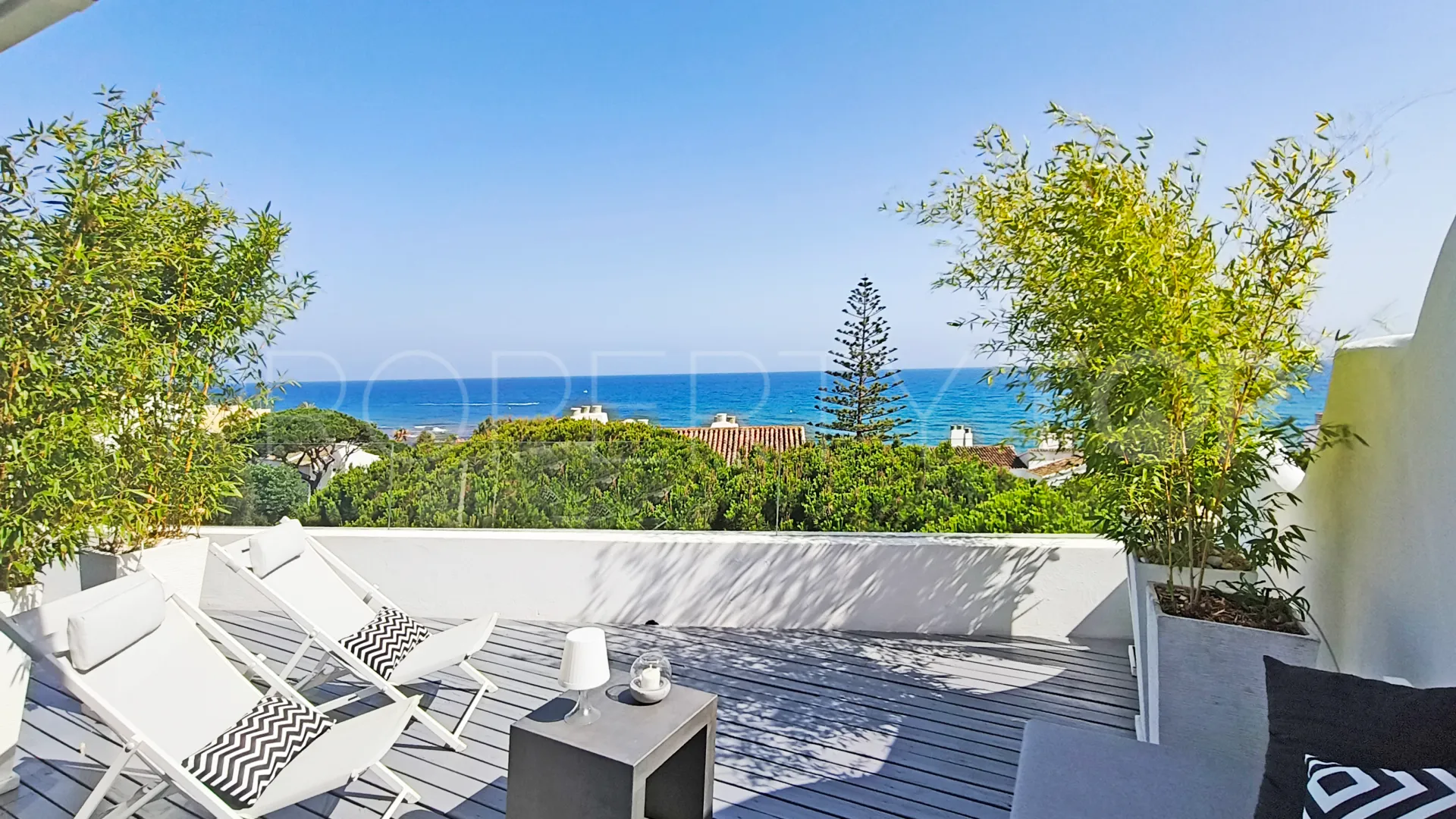 For sale penthouse in Calahonda Playa