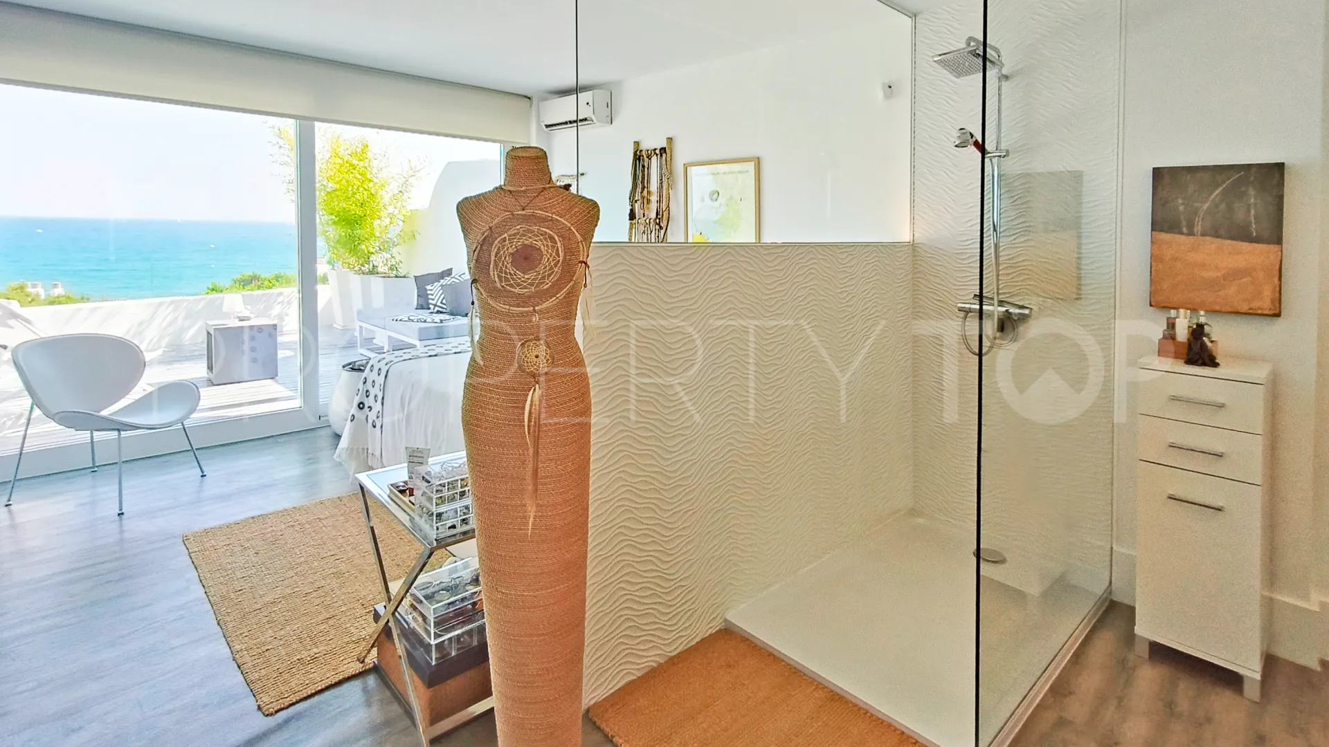 For sale penthouse in Calahonda Playa