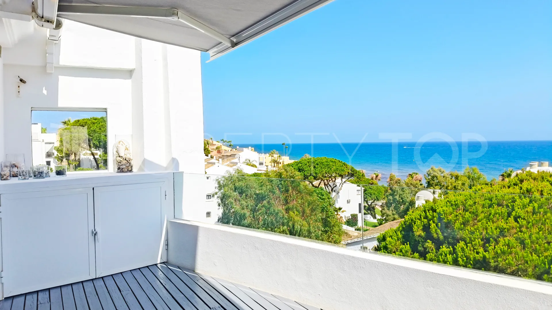 For sale penthouse in Calahonda Playa