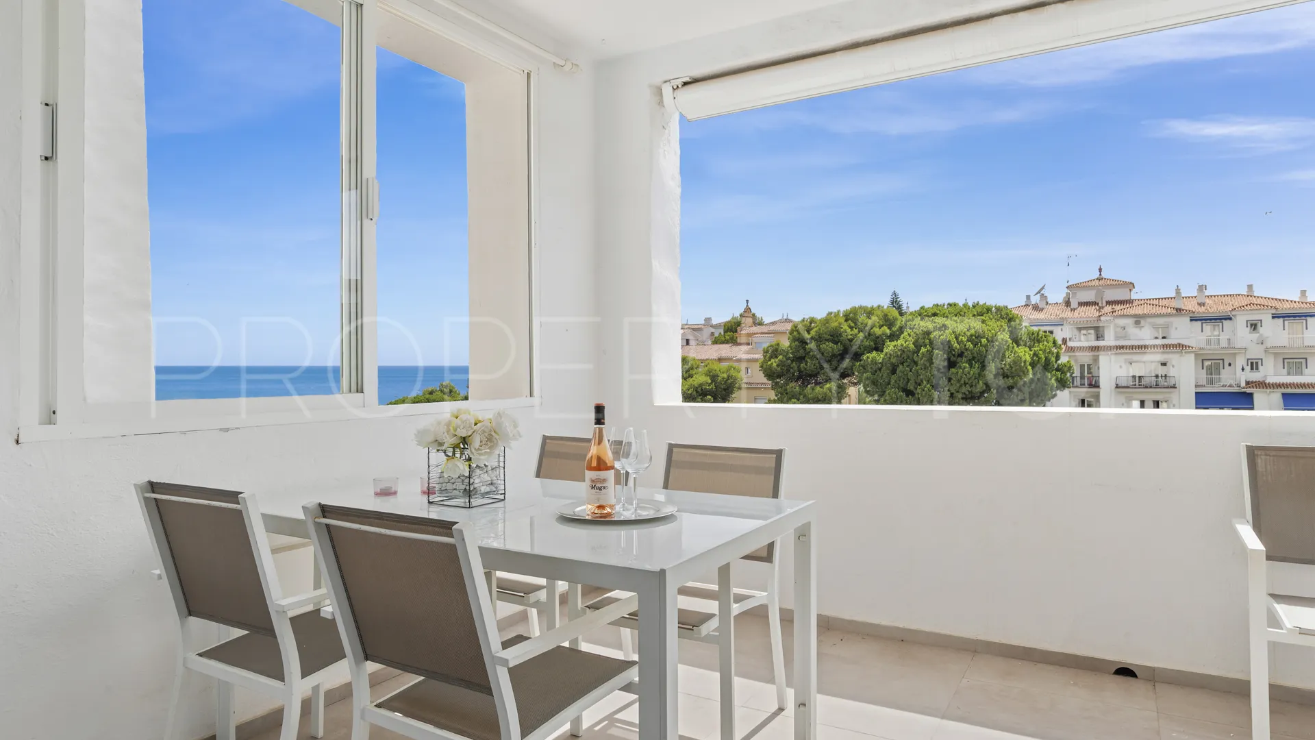Apartment with 3 bedrooms for sale in Playas del Duque