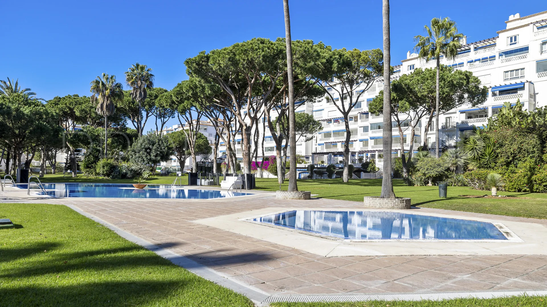Penthouse in Playas del Duque for sale