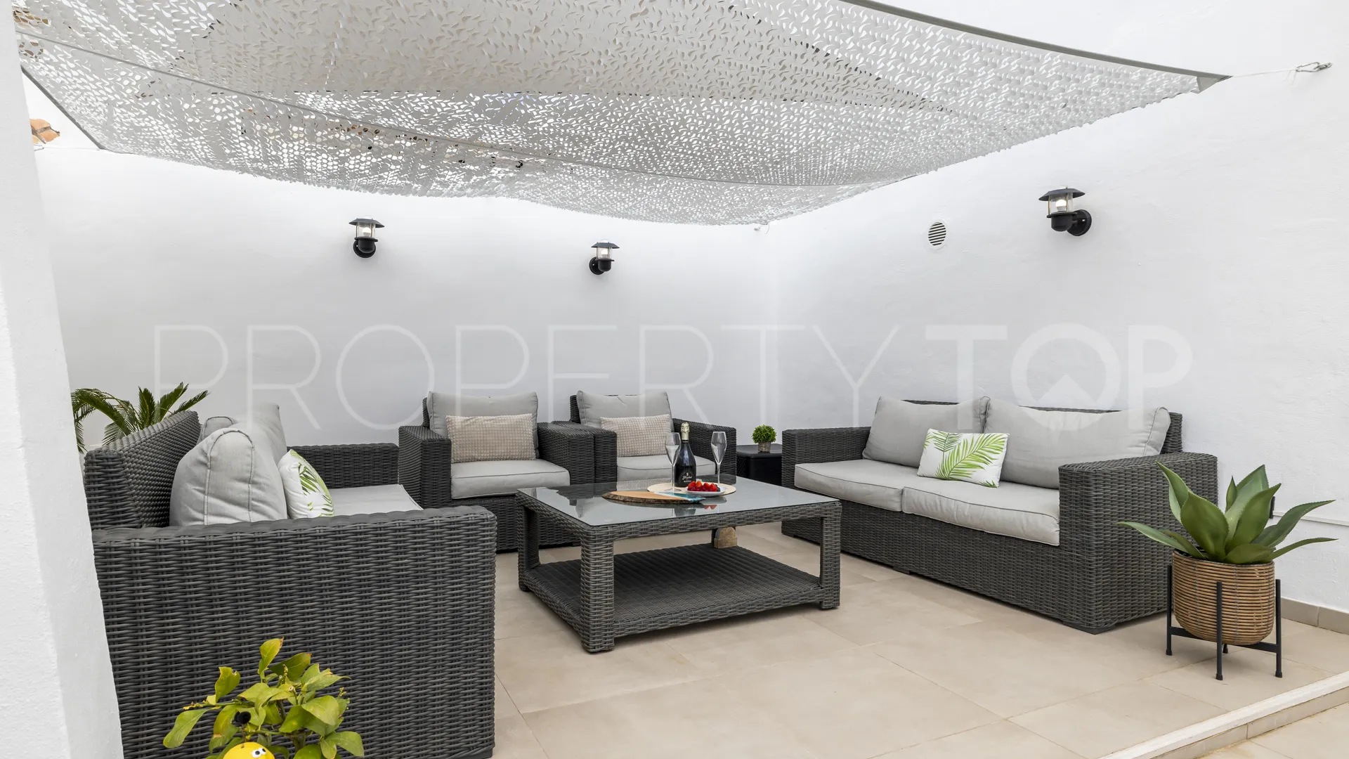 Penthouse in Playas del Duque for sale
