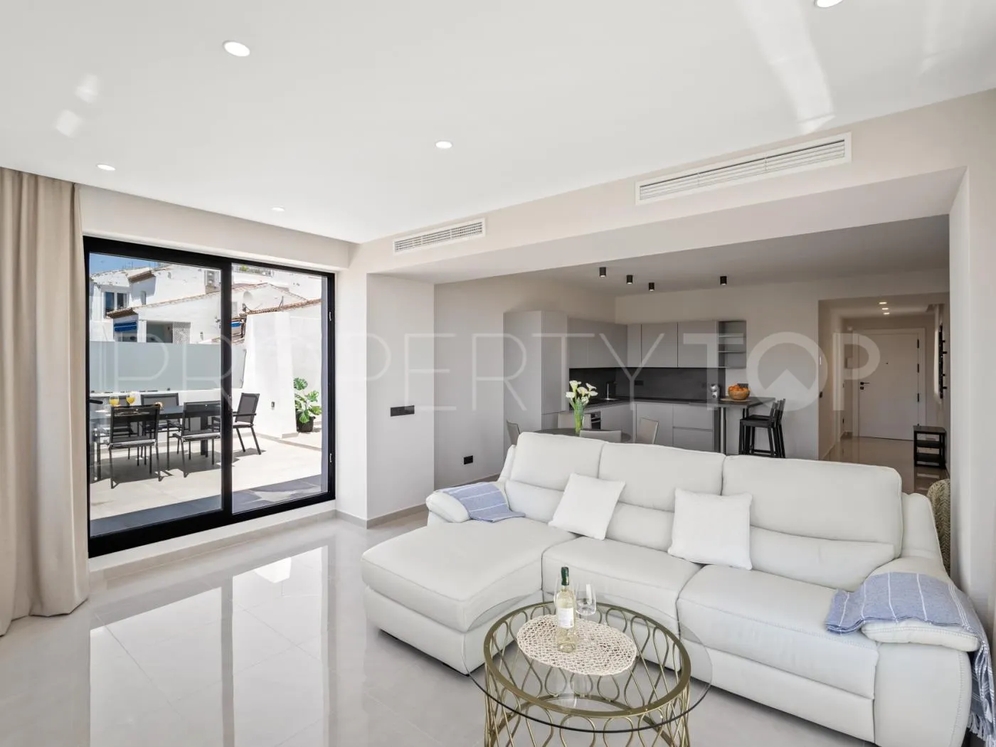 Penthouse in Playas del Duque for sale