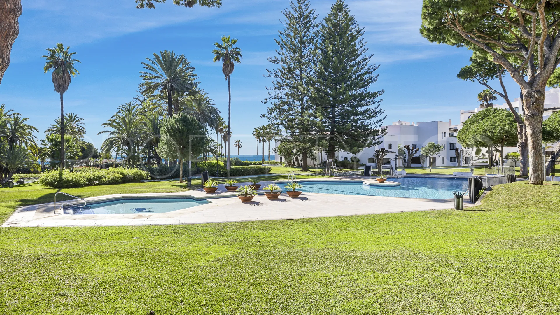 Penthouse in Playas del Duque for sale