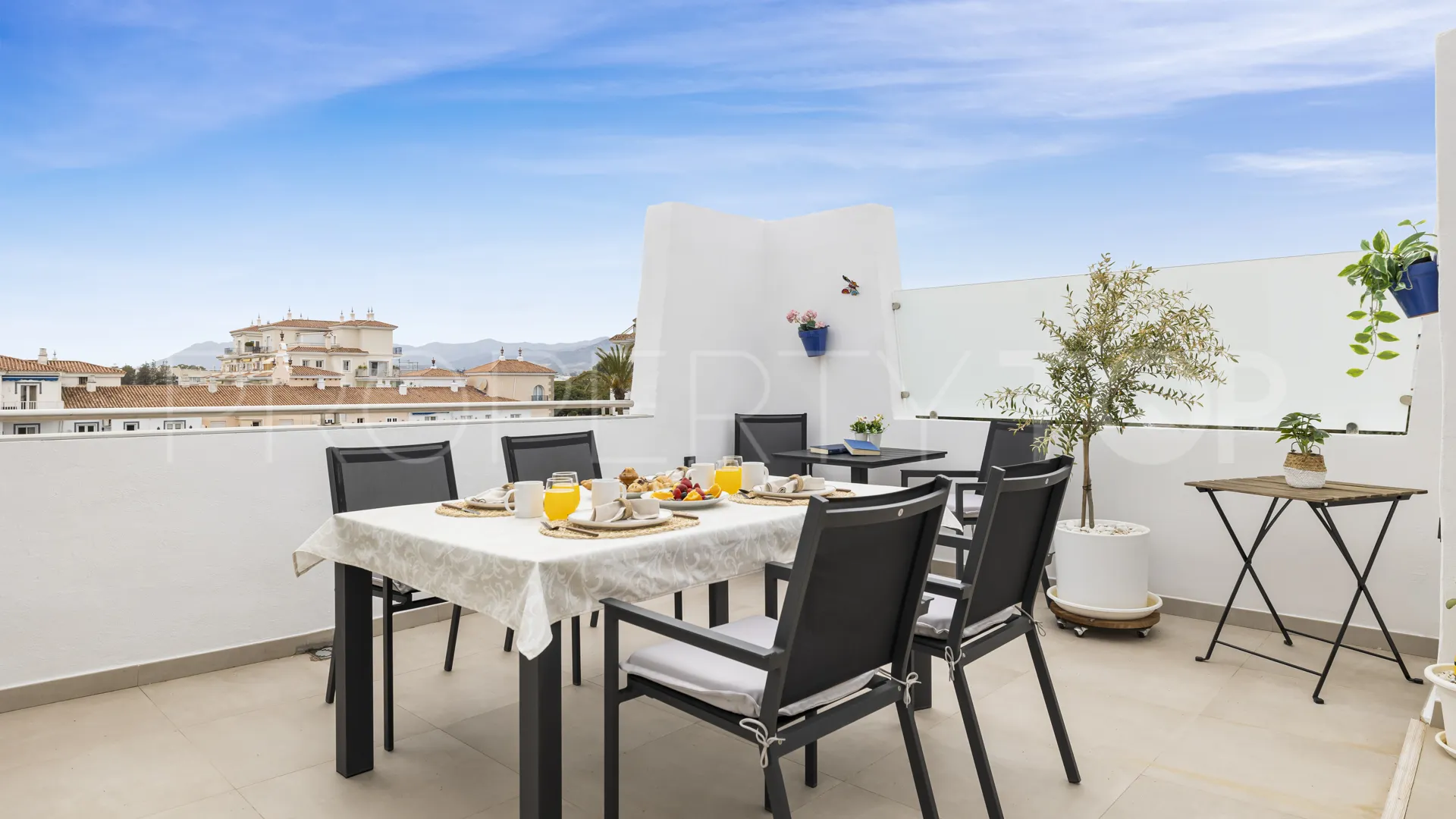 Penthouse in Playas del Duque for sale
