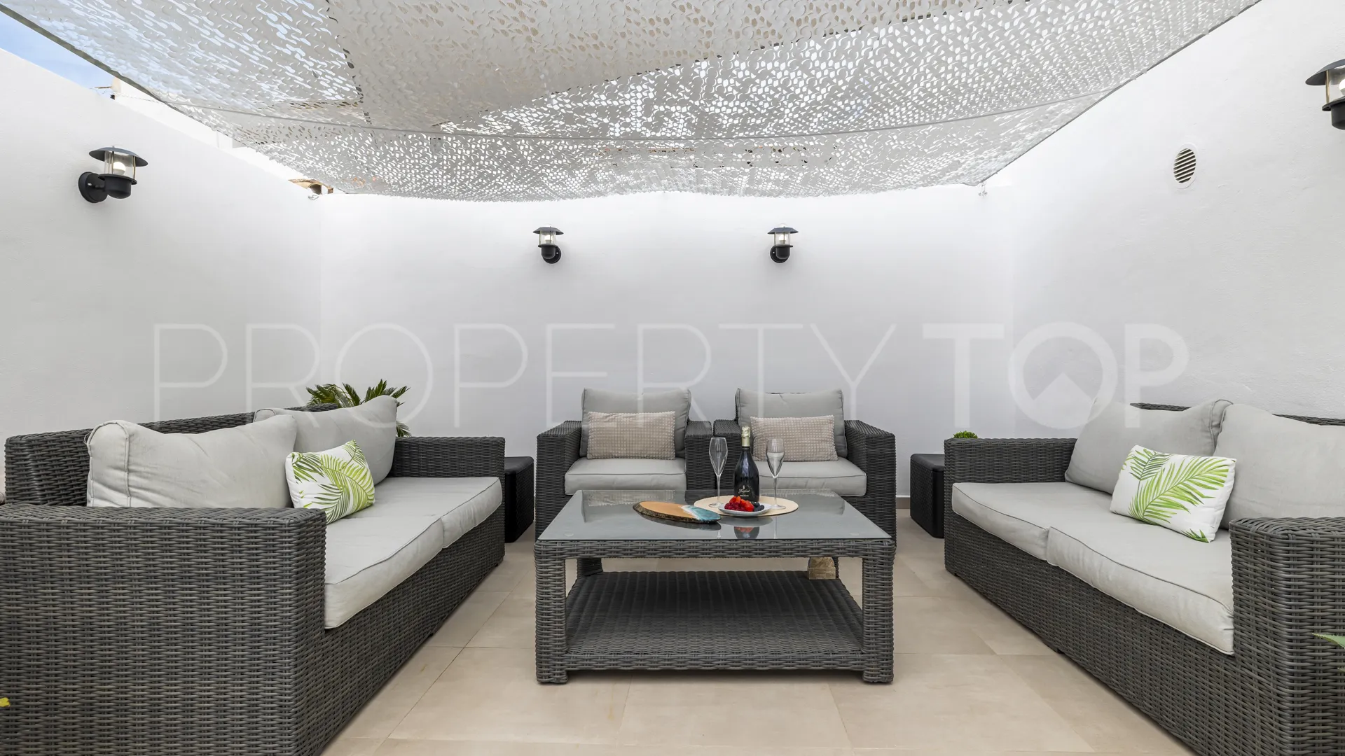 Penthouse in Playas del Duque for sale