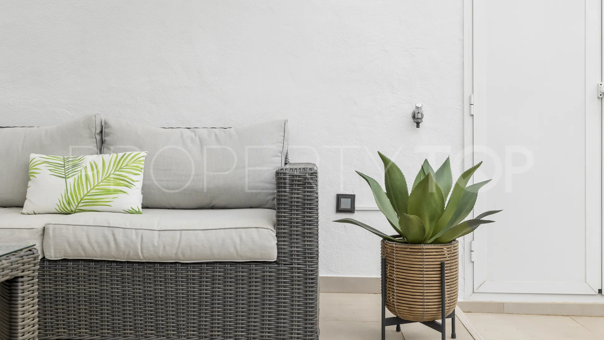 Penthouse in Playas del Duque for sale
