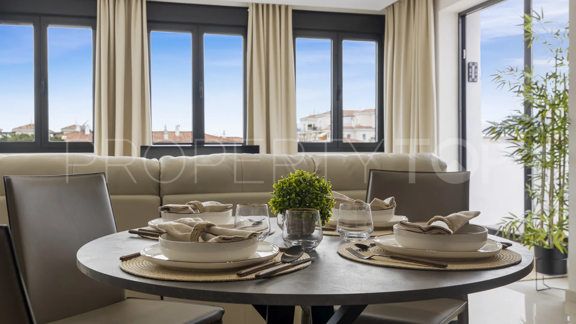 Penthouse in Playas del Duque for sale