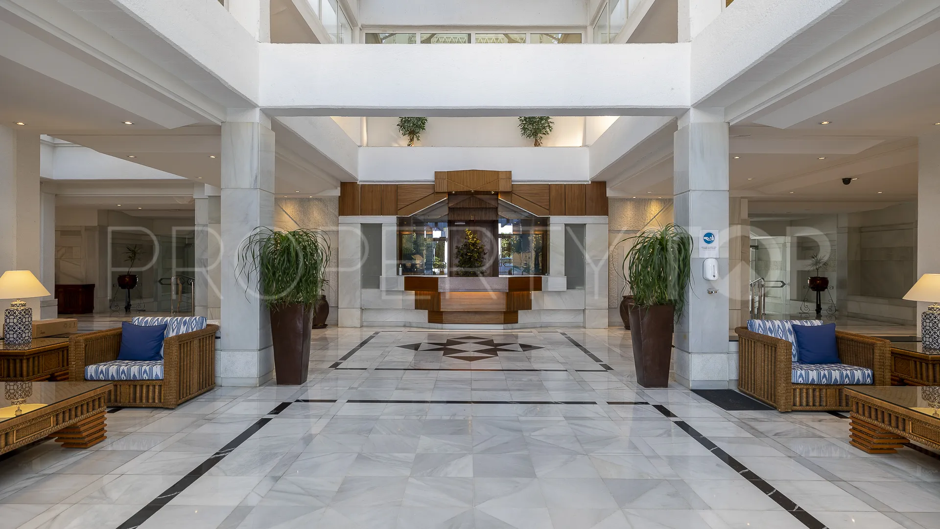 Penthouse in Playas del Duque for sale