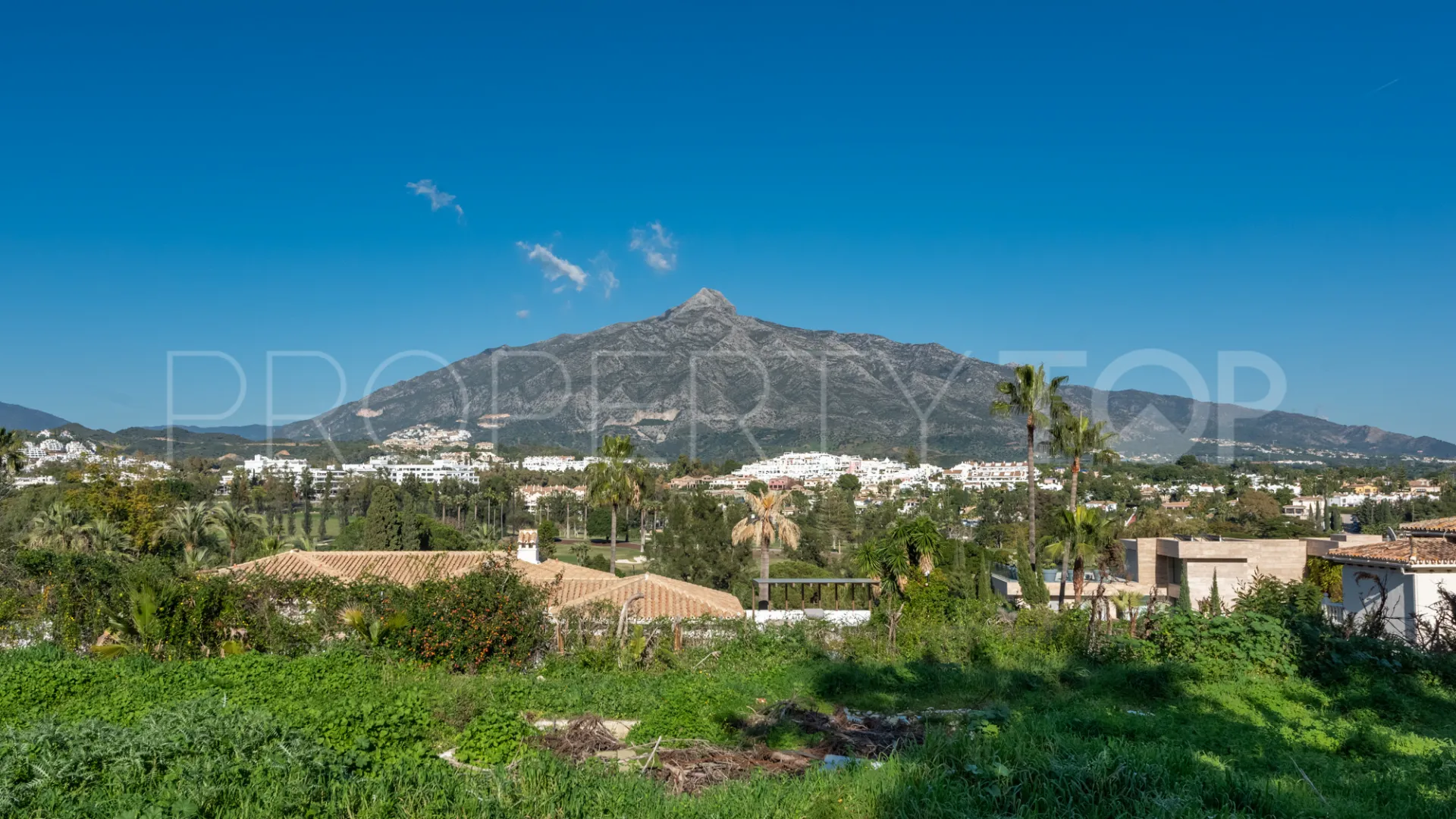 Nueva Andalucia 6 bedrooms villa for sale